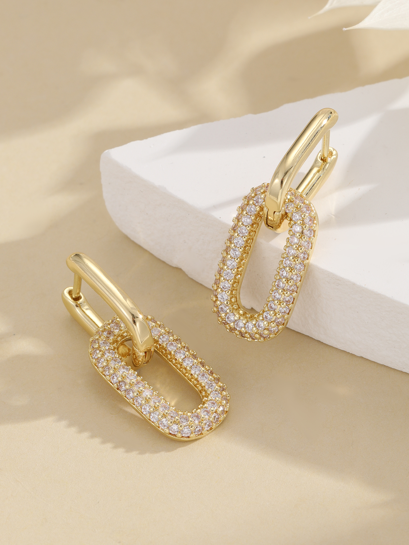 High-end and light luxury earrings, feminine and cold style autumn and winter ear buckles, 2023 trendy and niche design earrings Application Scenario