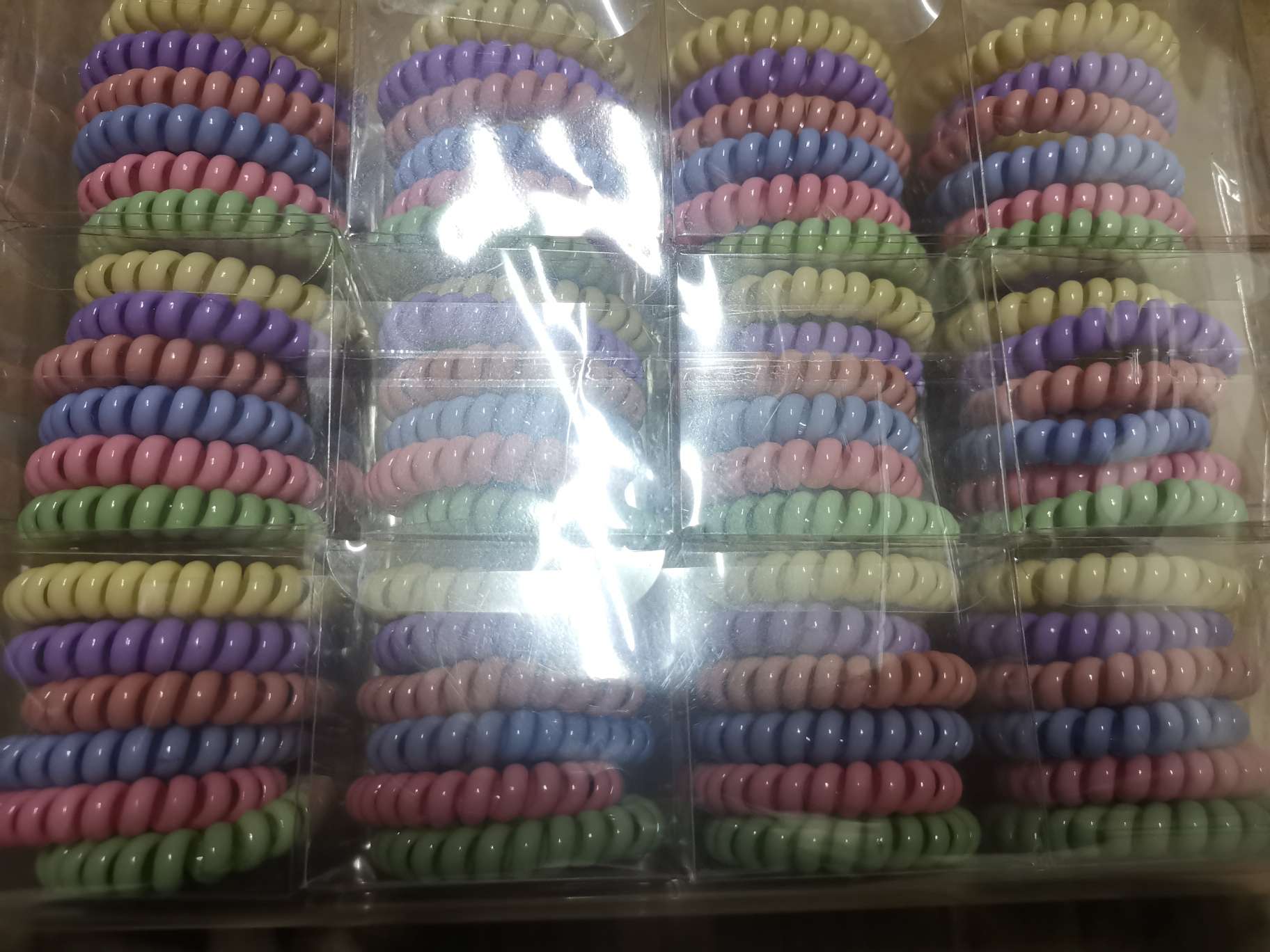 Large-sized wristband box, thick wristband, telephone line, high-elasticity hair band, simple and durable, high-elasticity hair tie, hair accessory Application Scenario