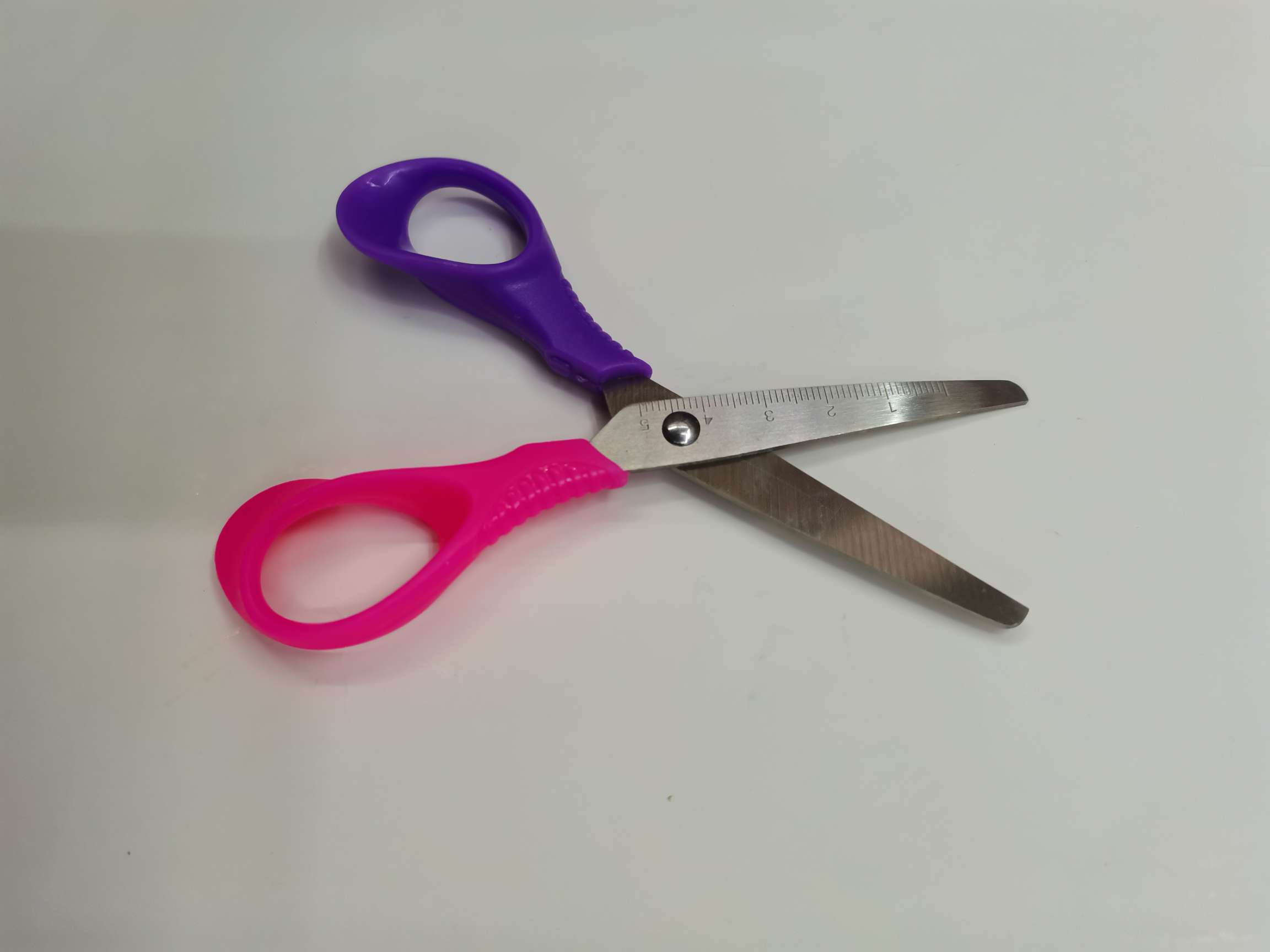 办公剪刀实物图