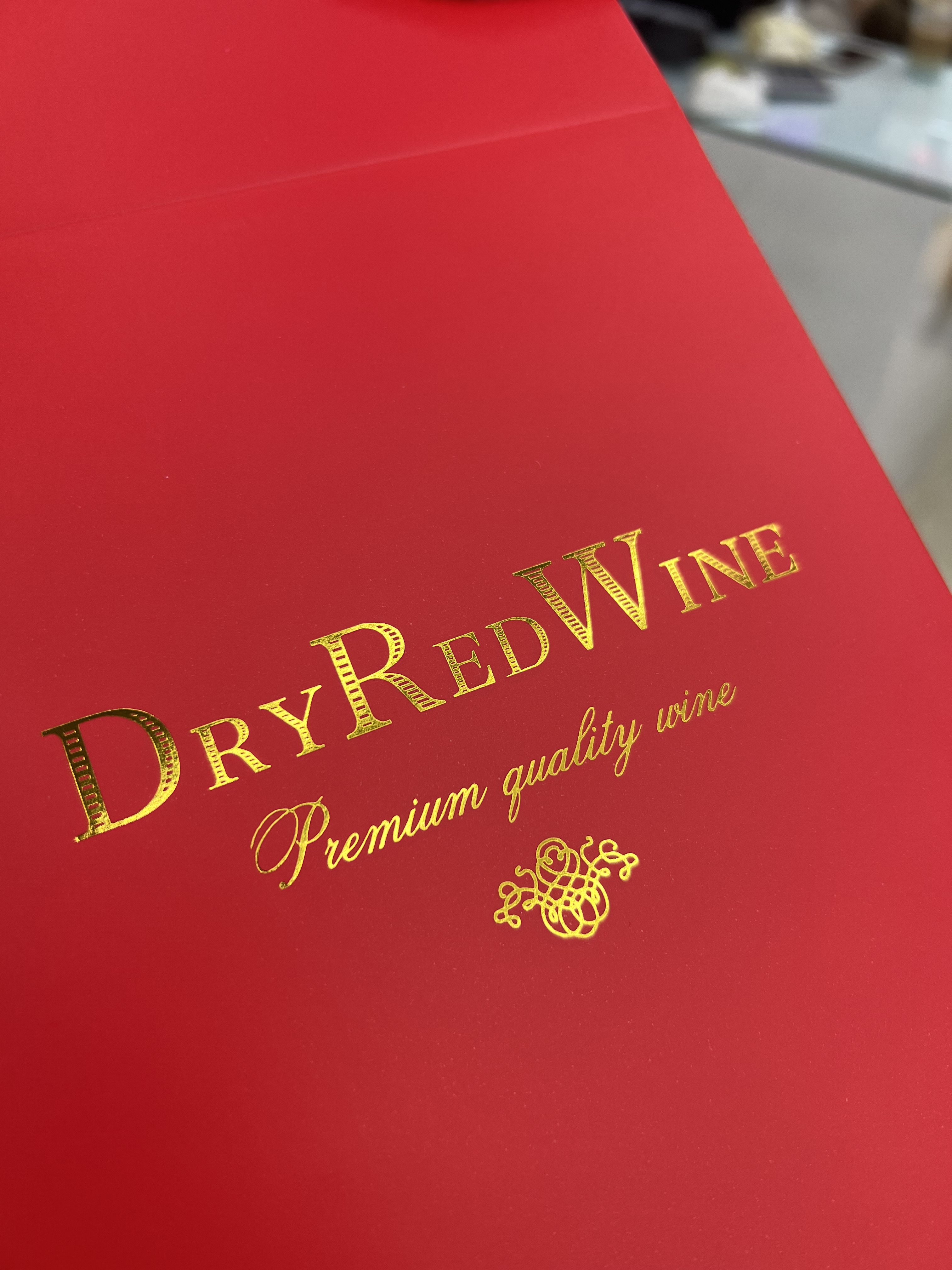 Corrugated windowed hand-held wine box with gilding, export box for Christmas Specification image