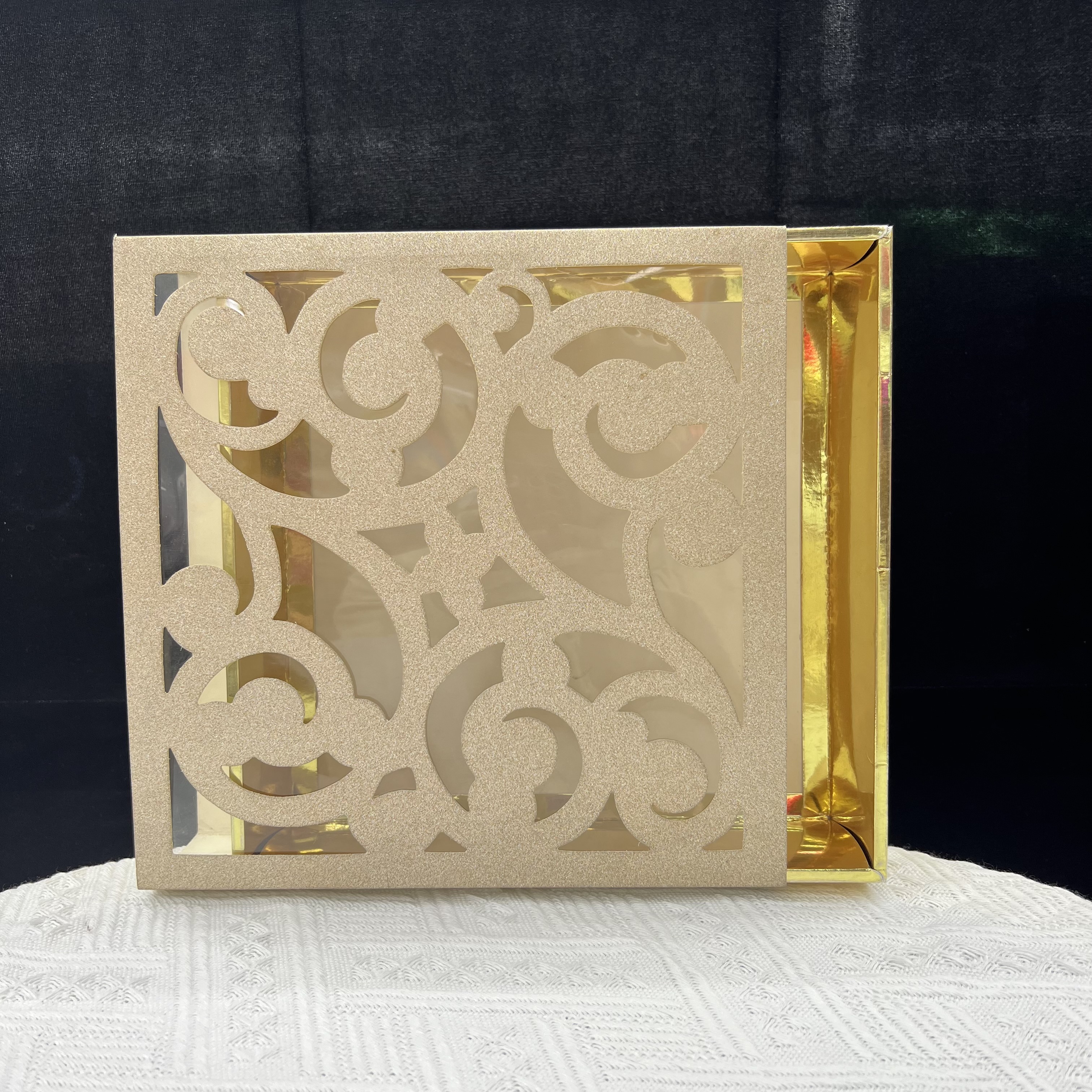Hollowed-out flower special paper drawer box, export gift box, Christmas edition gift box details Picture