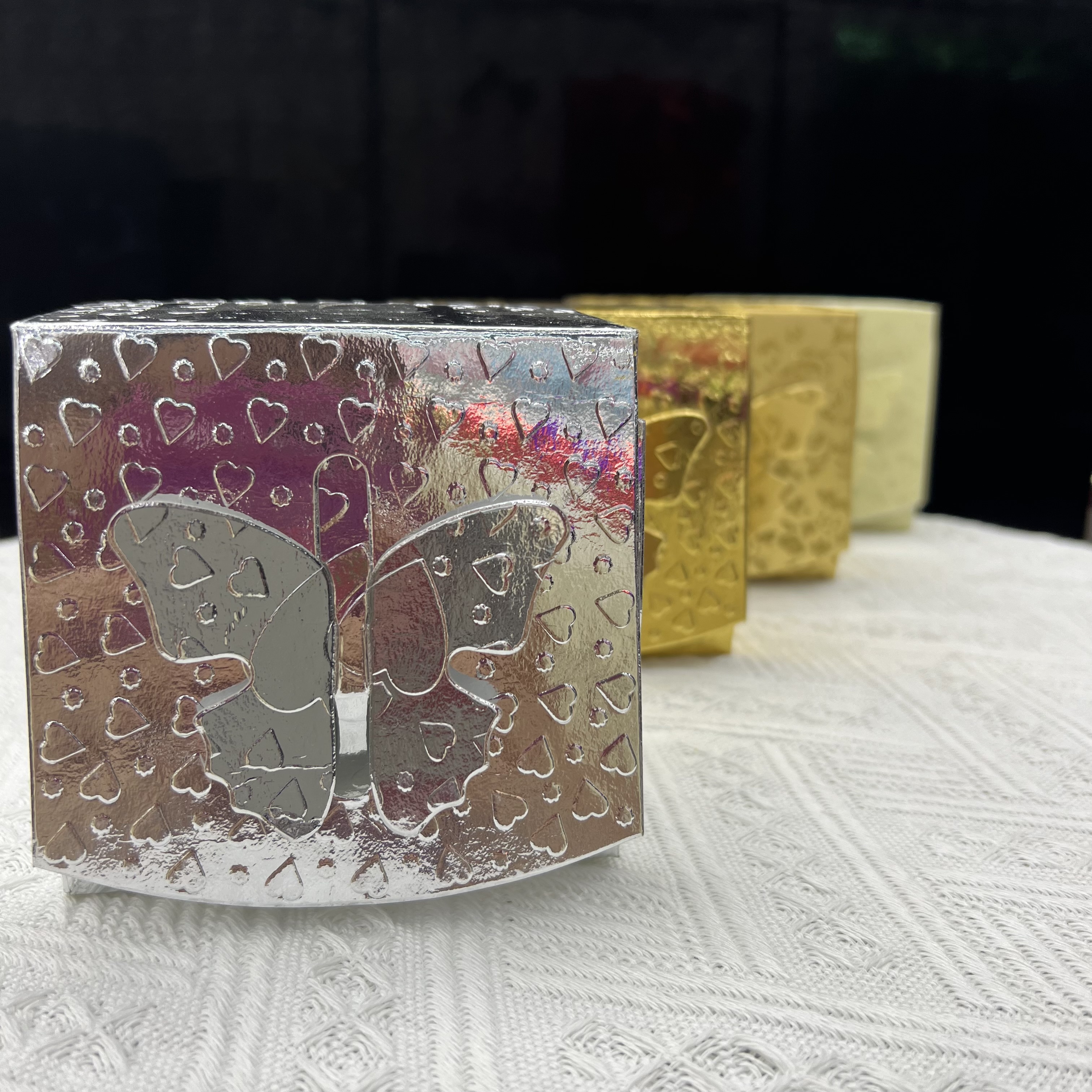 Butterfly folding square box, gift box, Christmas box, accessory box, foreign trade box Application Scenario