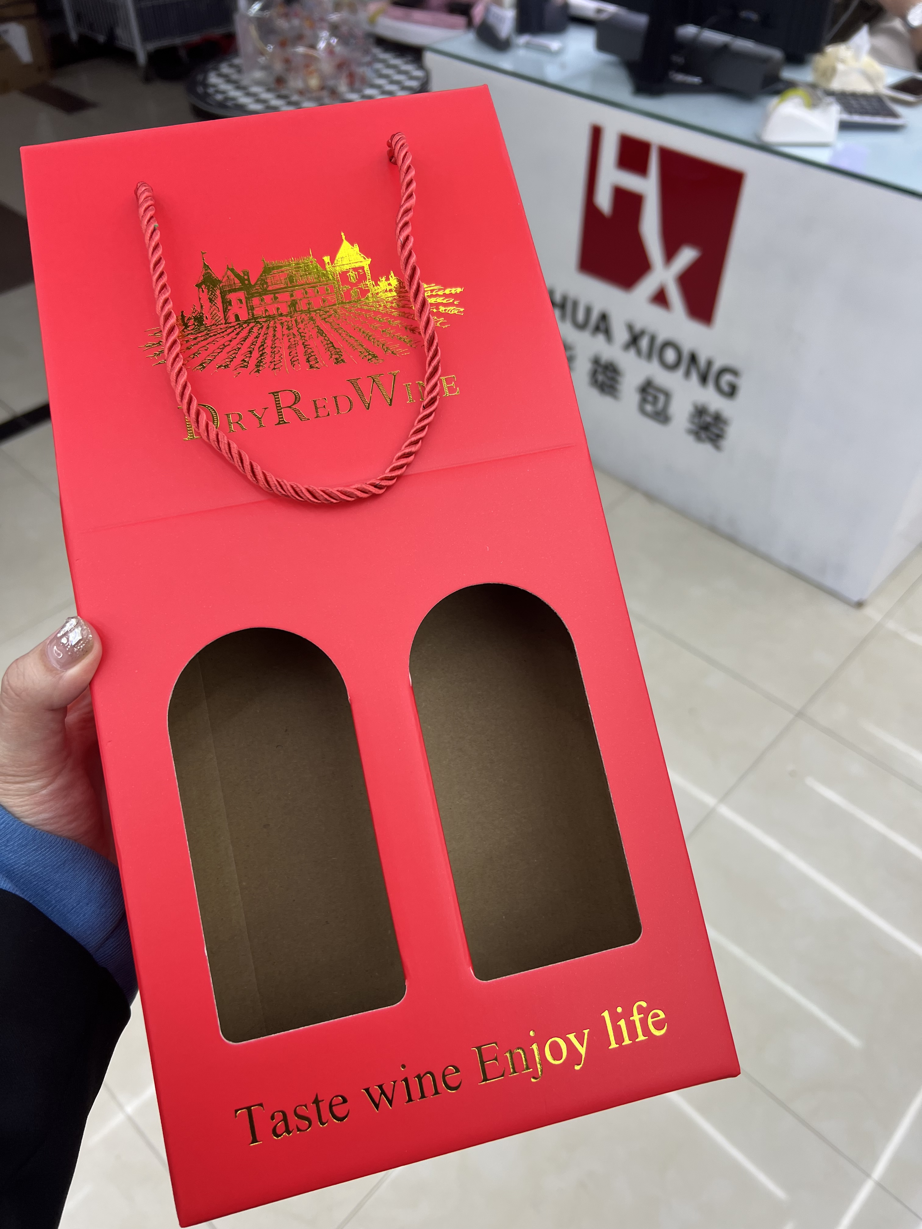 Corrugated windowed hand-held wine box with gilding, export box for Christmas Application Scenario