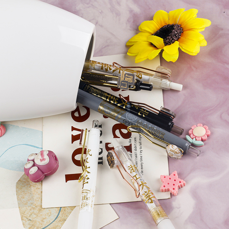 文具按动圆珠白底实物图