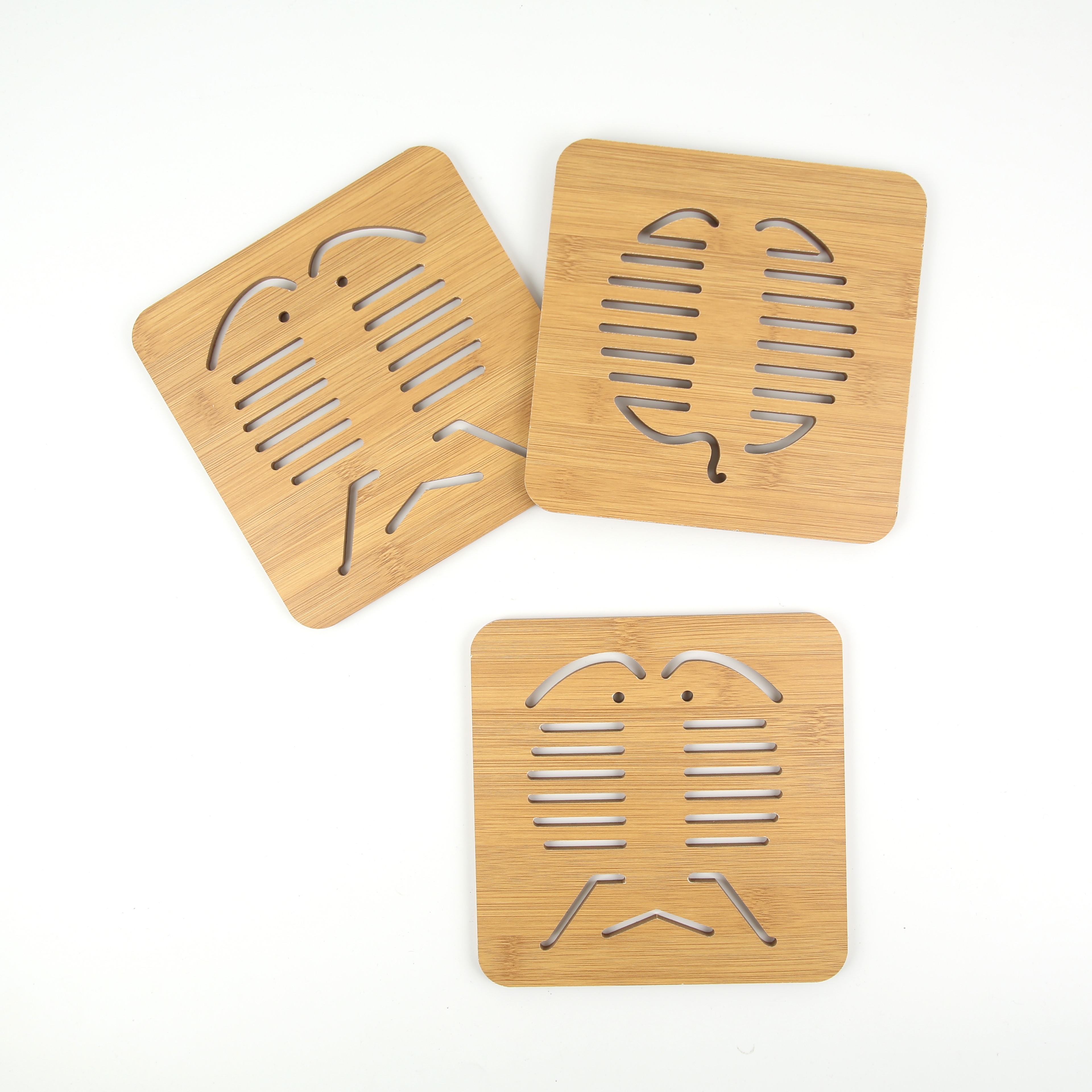 Hollowed-out coaster fish-shaped MDF heat insulation pad and heat-resistant pad details Picture