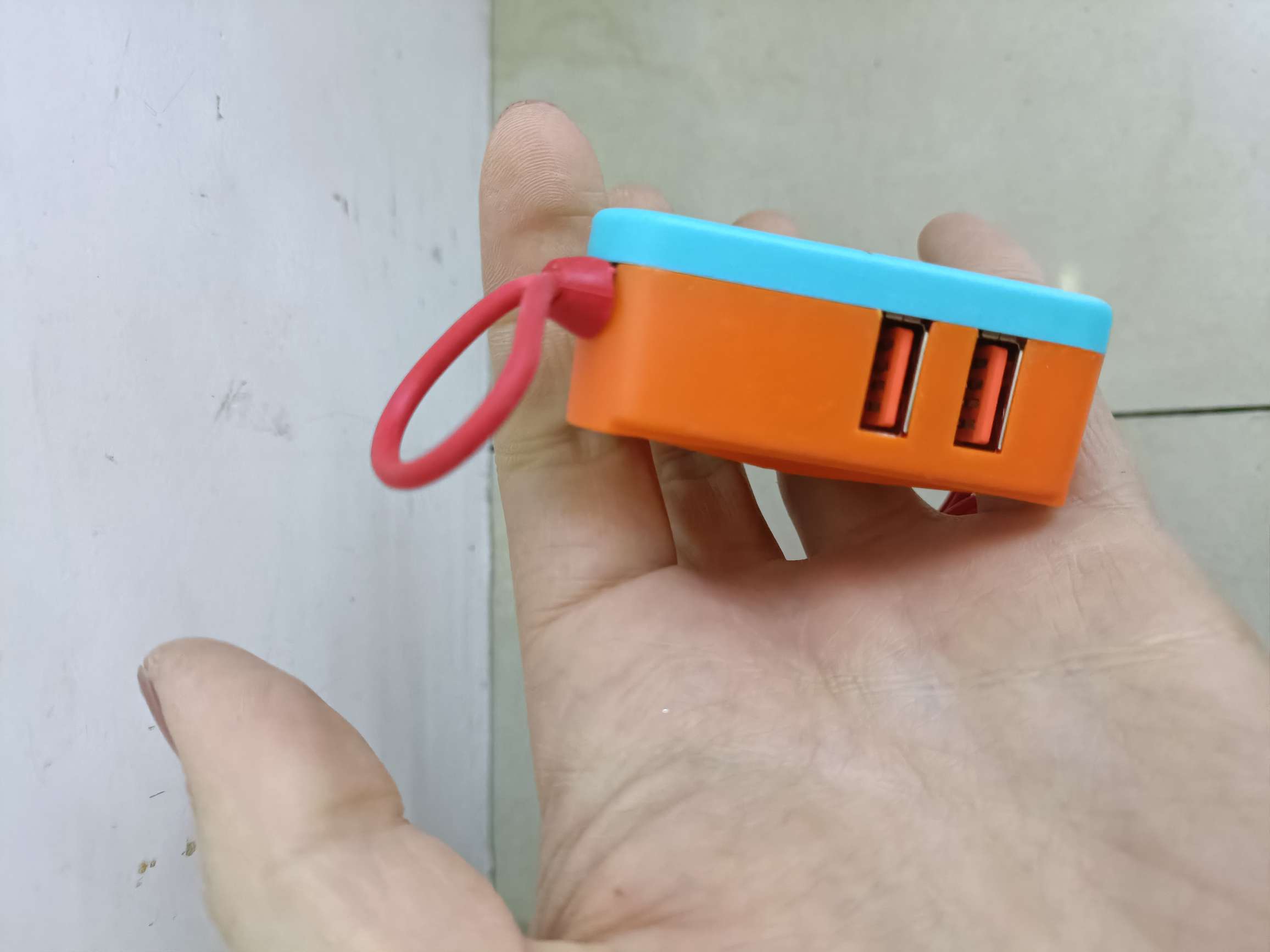 Triangular 4USB side USB dual red clip charger for mobile phone charger detail image 9
