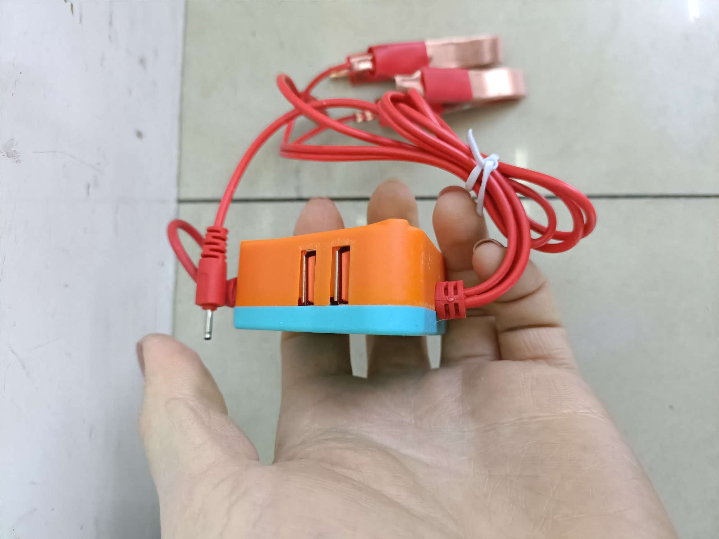 Triangular 4USB side USB dual red clip charger for mobile phone charger detail image 8