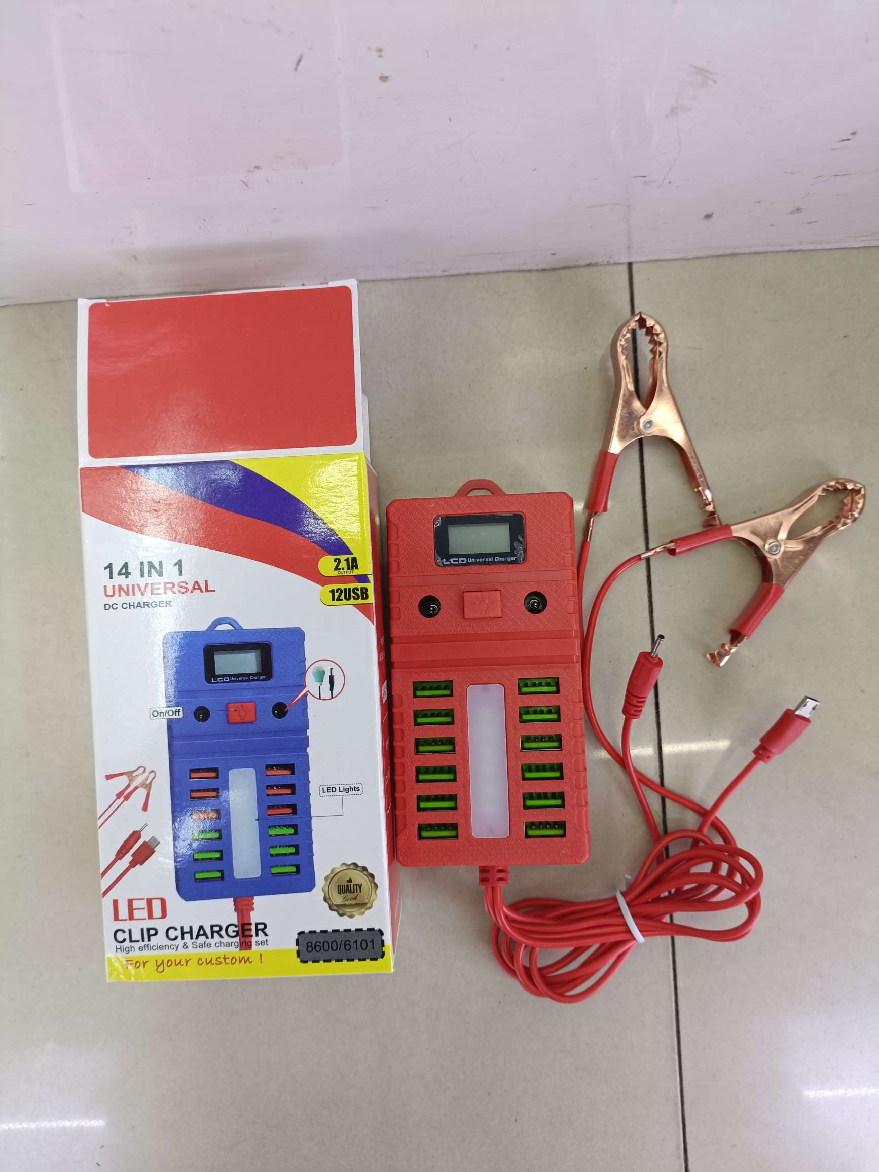 12USB带显屏带LED灯十四合一双红夹夹子充电器
