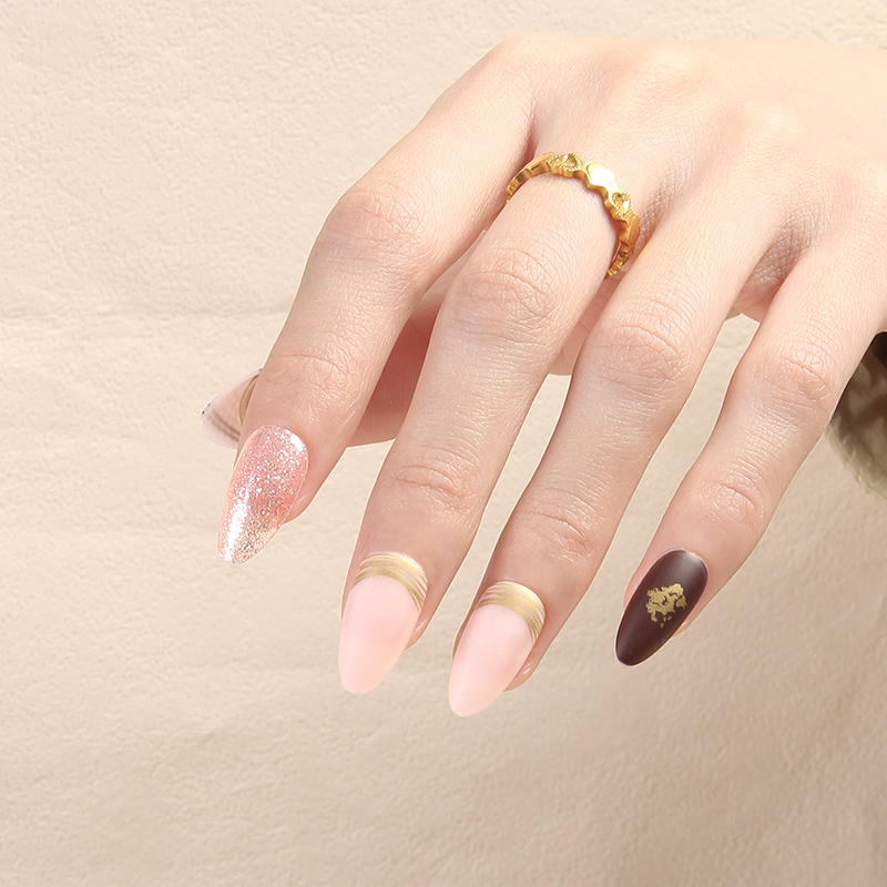 The new pink box with lines is selling well in live-streaming. The almond nail wearable nail is a bestseller in stock Application Scenario