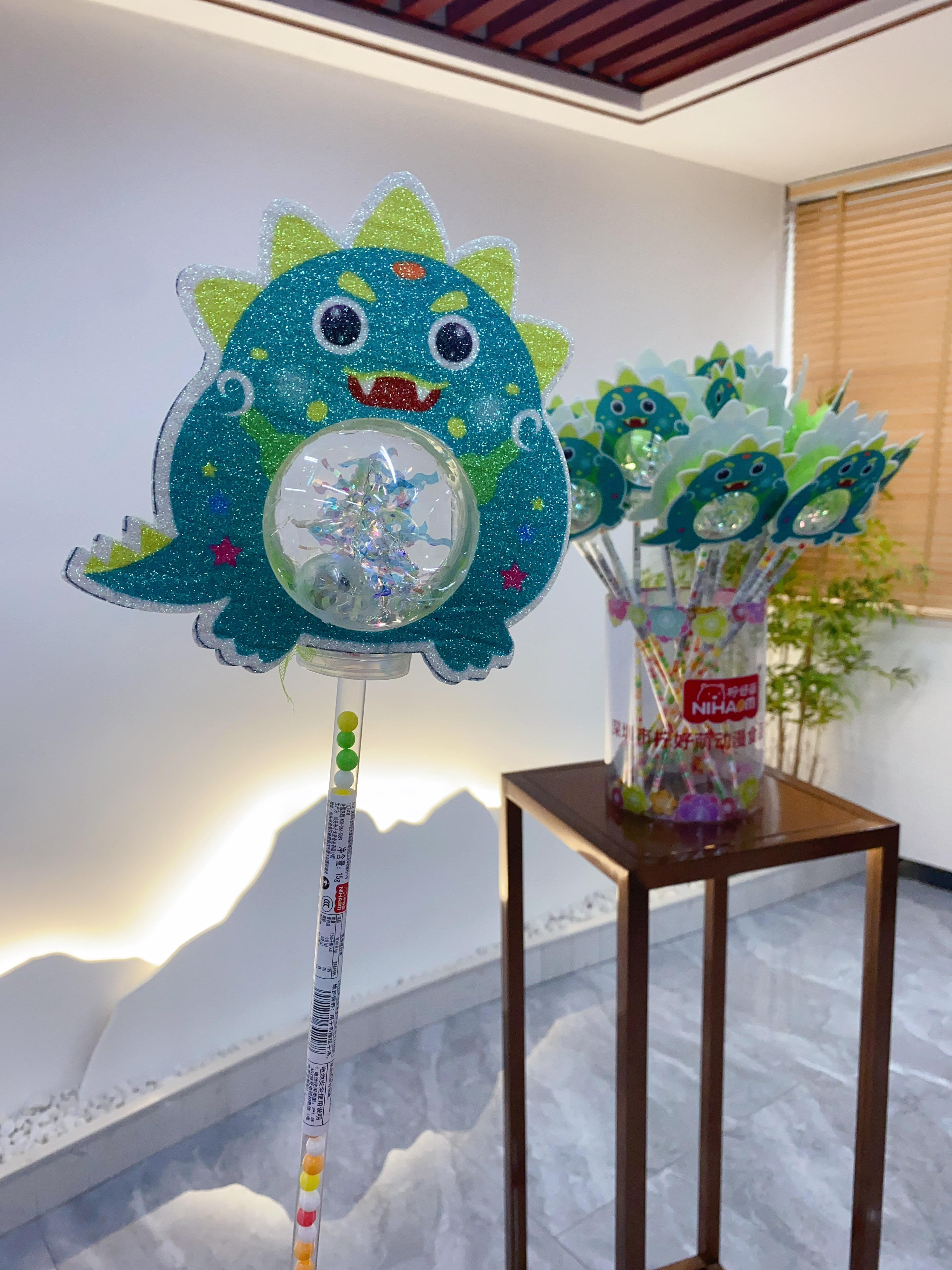 New internet-famous flashing cartoon, Momo dinosaur, Bouncy ball, starry ball, magic wand, children's candy-lit toy Application Scenario