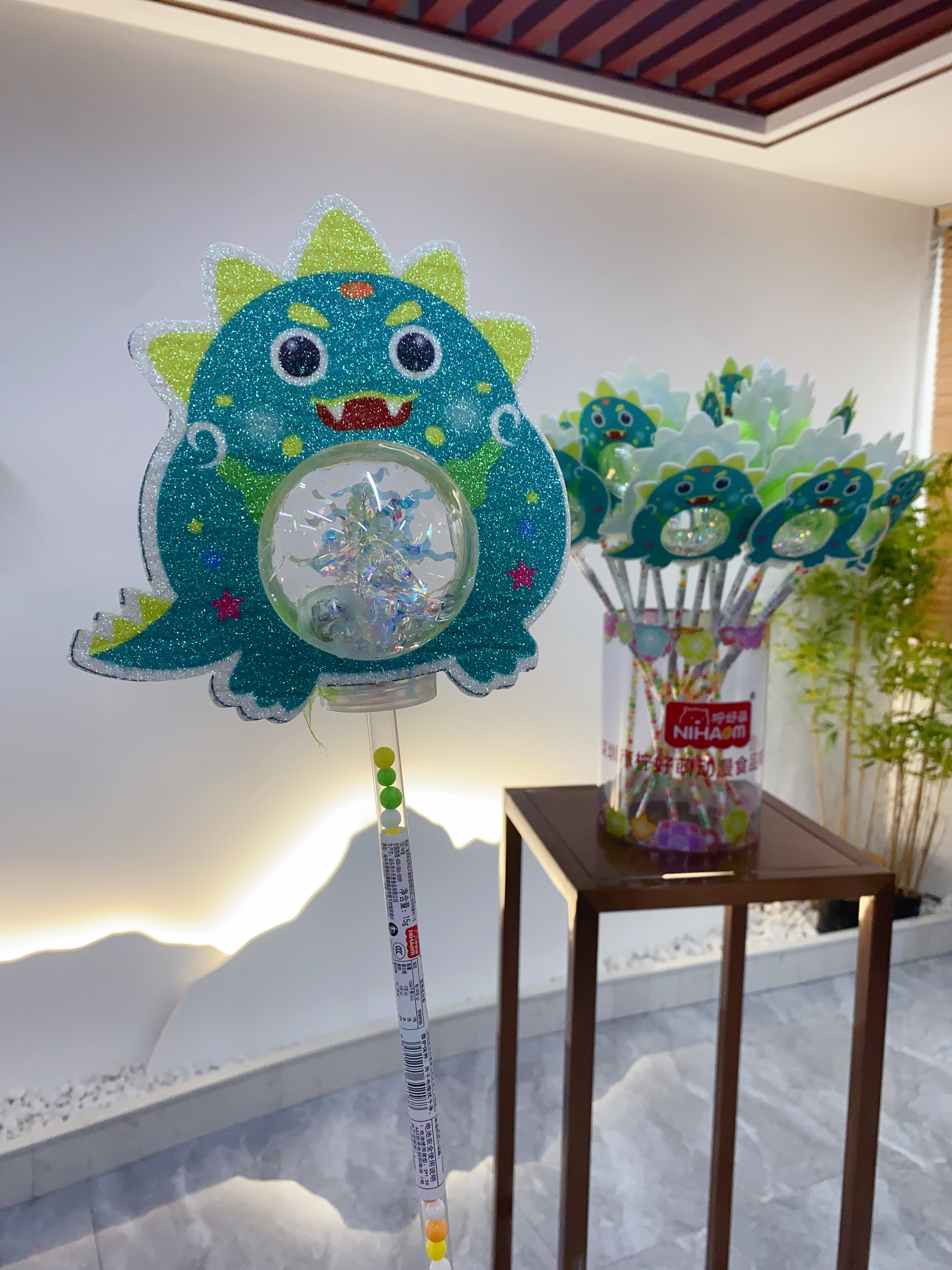 New internet-famous flashing cartoon, Momo dinosaur, Bouncy ball, starry ball, magic wand, children's candy-lit toy Specification image