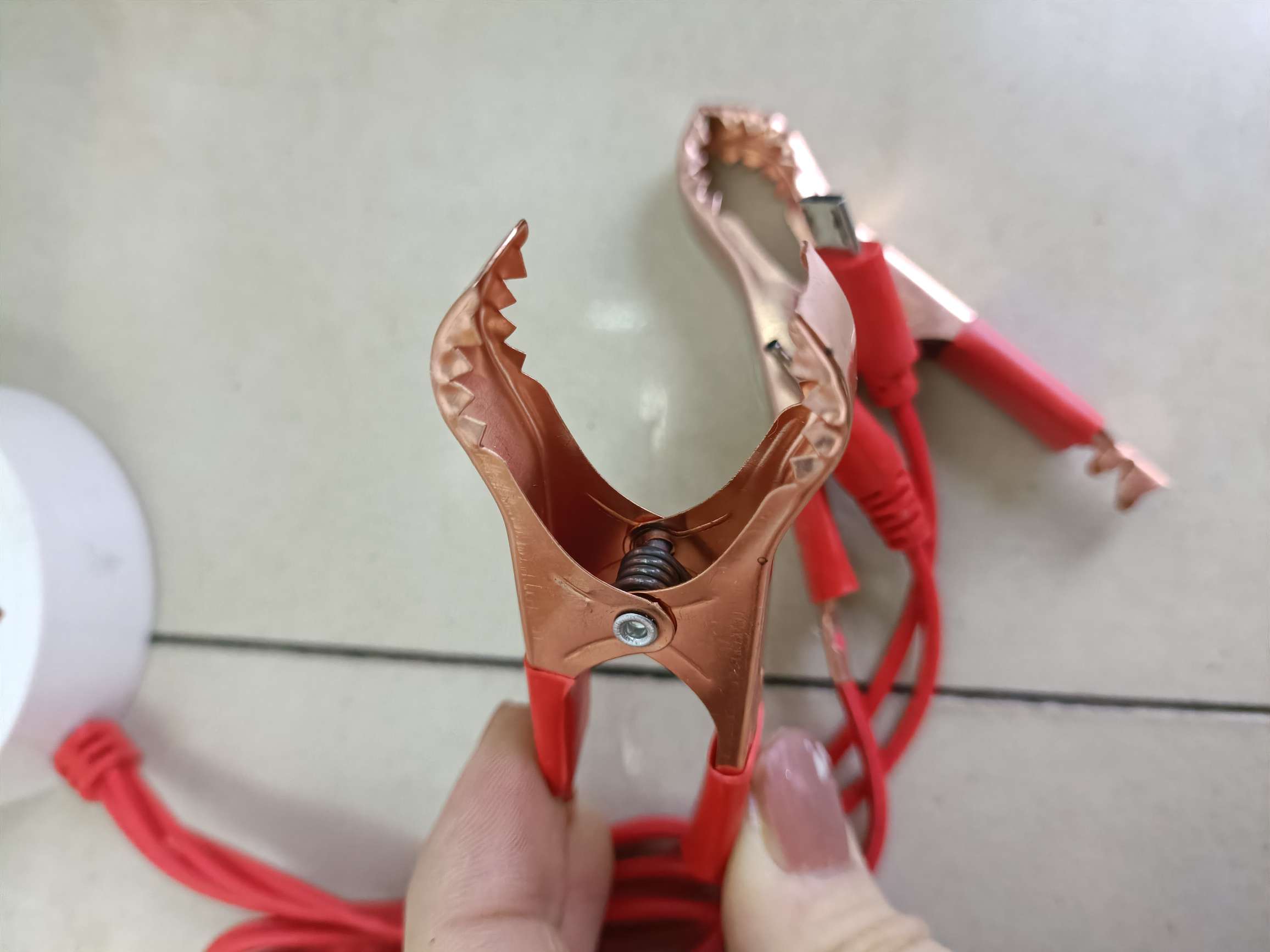 وشاحن هواتف محمول محشو بمشبك أحمر مزدوج Item Picture