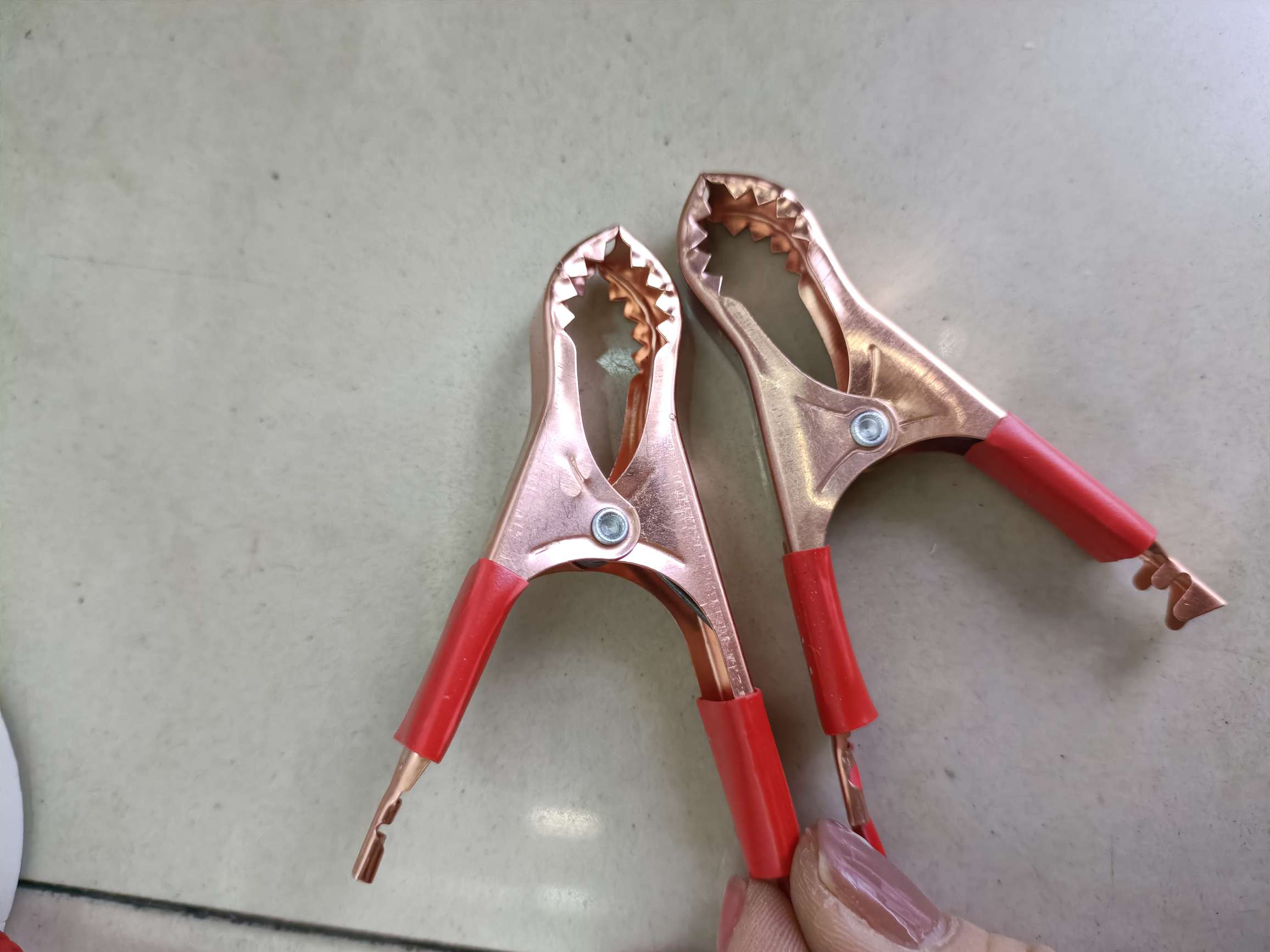 وشاحن هواتف محمول محشو بمشبك أحمر مزدوج detail image 6