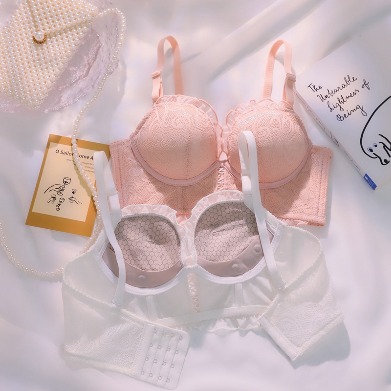 Dreamy red and pink lingerie for women's small breasts, adjustable and slimming type without underwire, breast retraction, anti-sagging thin bra Application Scenario