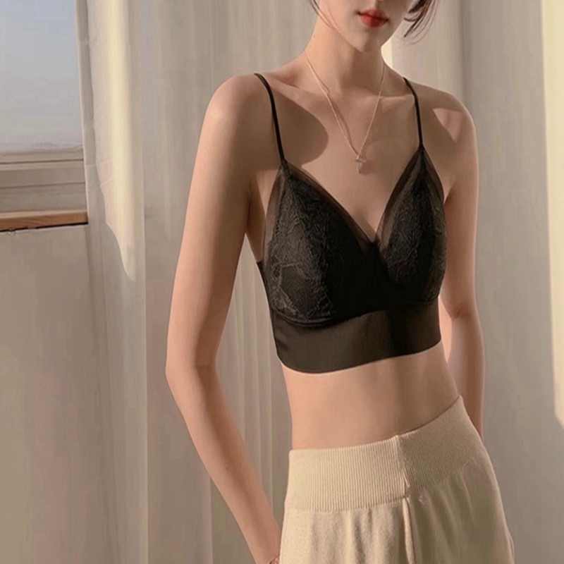 Dreamy red and pink French lingerie, thin small bust, lace one-piece halter, beautiful back, strapless and wraparound, triangular cup, no underwire bra Application Scenario