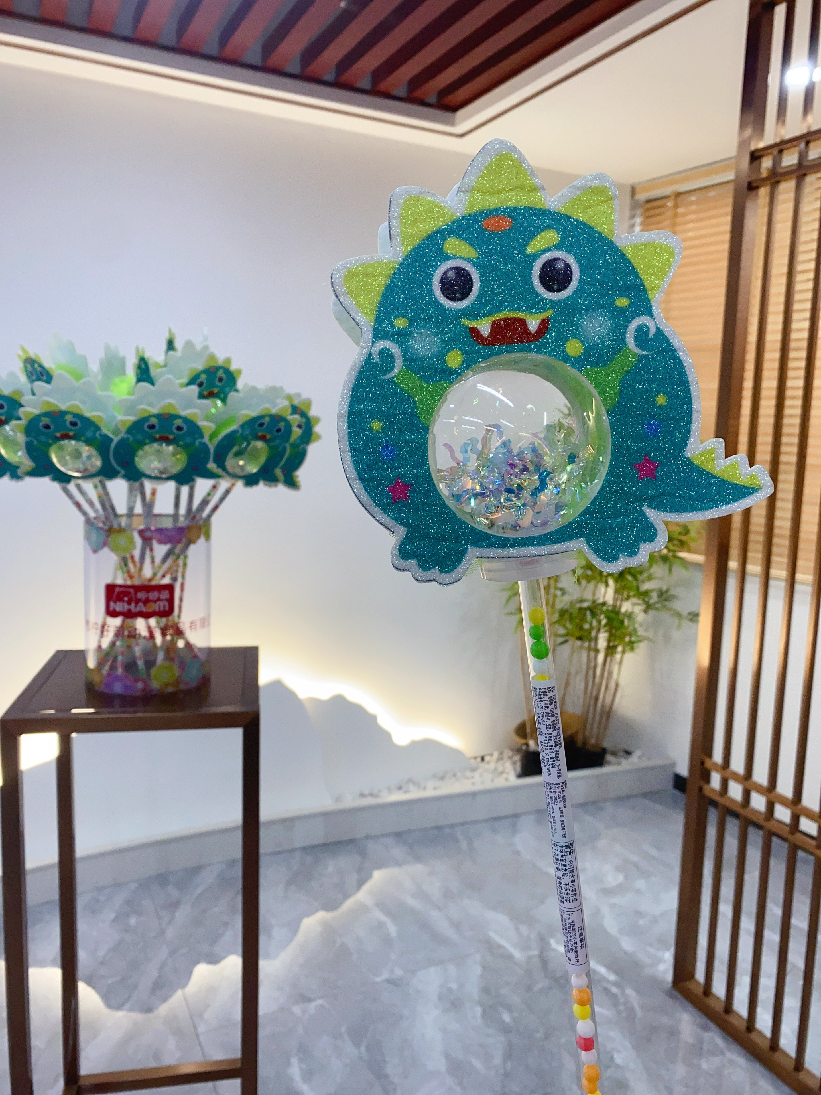 New internet-famous flashing cartoon, Momo dinosaur, Bouncy ball, starry ball, magic wand, children's candy-lit toy Item Picture