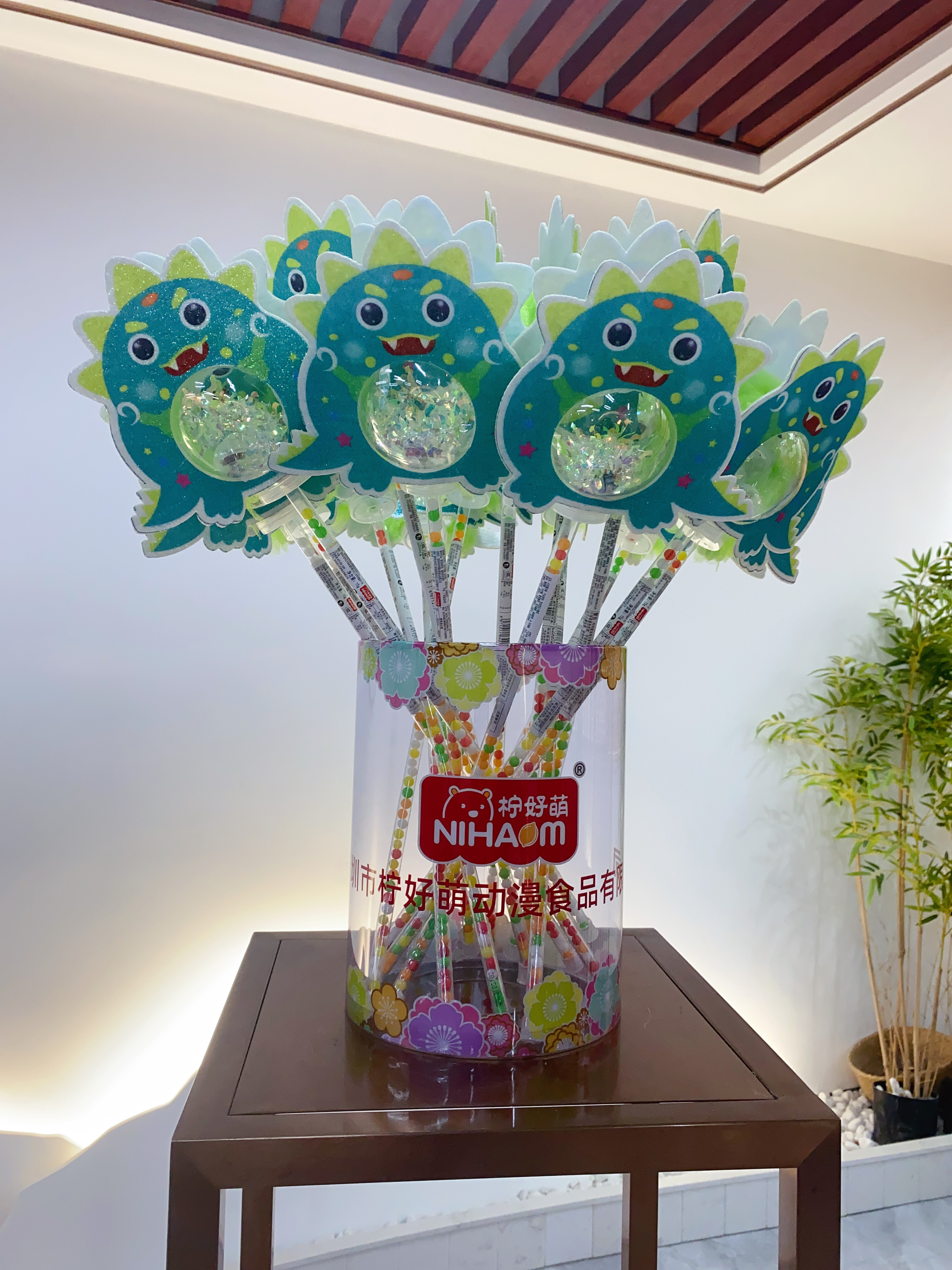 New internet-famous flashing cartoon, Momo dinosaur, Bouncy ball, starry ball, magic wand, children's candy-lit toy details Picture