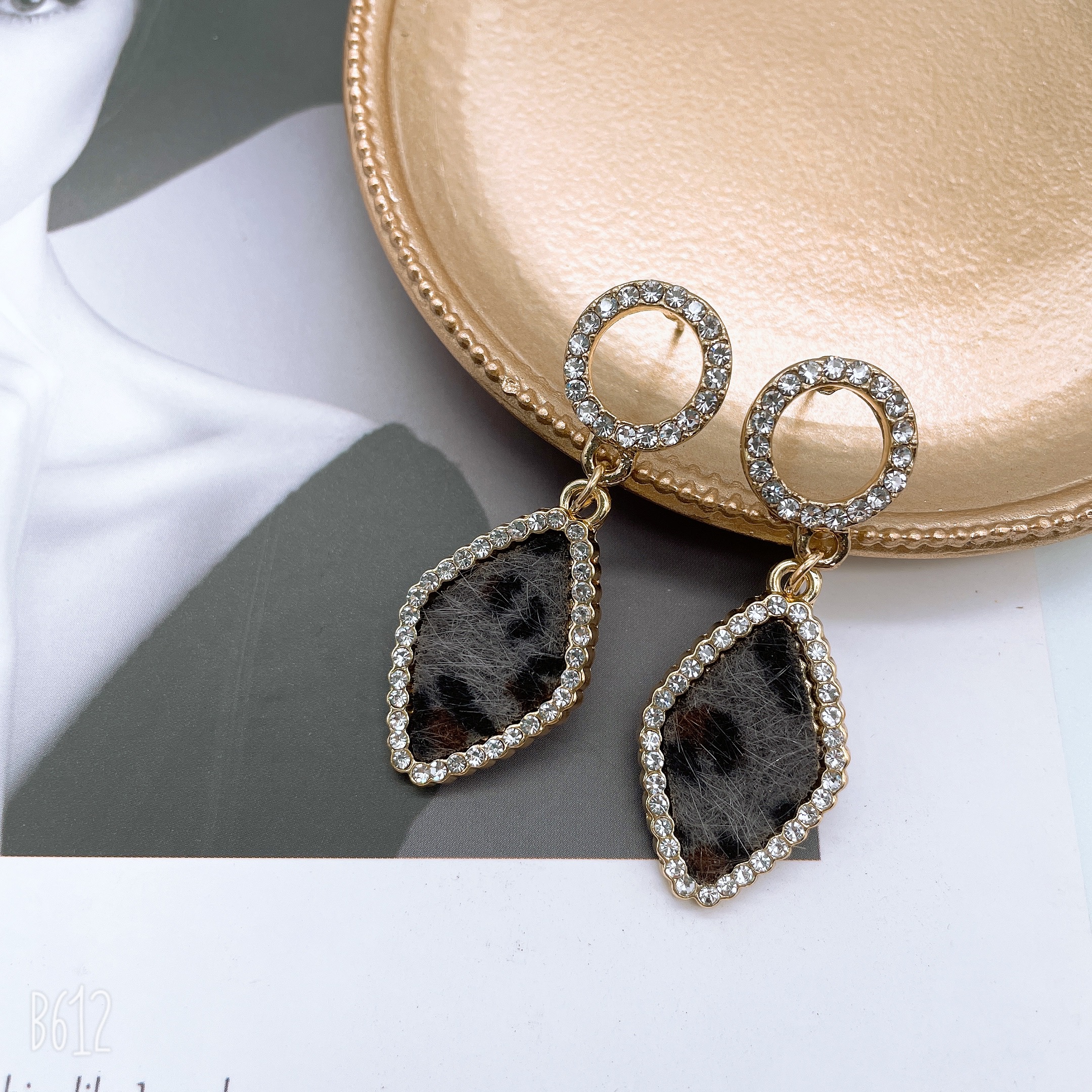 Factory wholesale 2023 new style earrings, women's diamond-shaped full diamonds, elegant, light luxury, internet-famous stud earrings, personalized leopard print, fashionable and versatile earrings details Picture