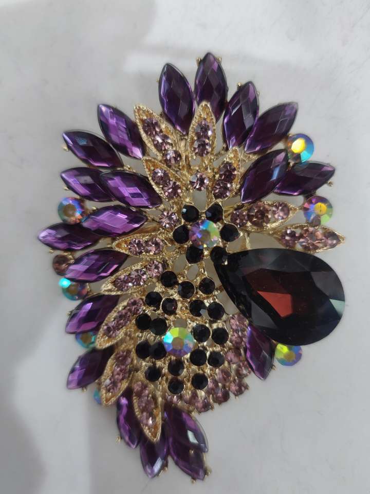 Brooch 59 full figure