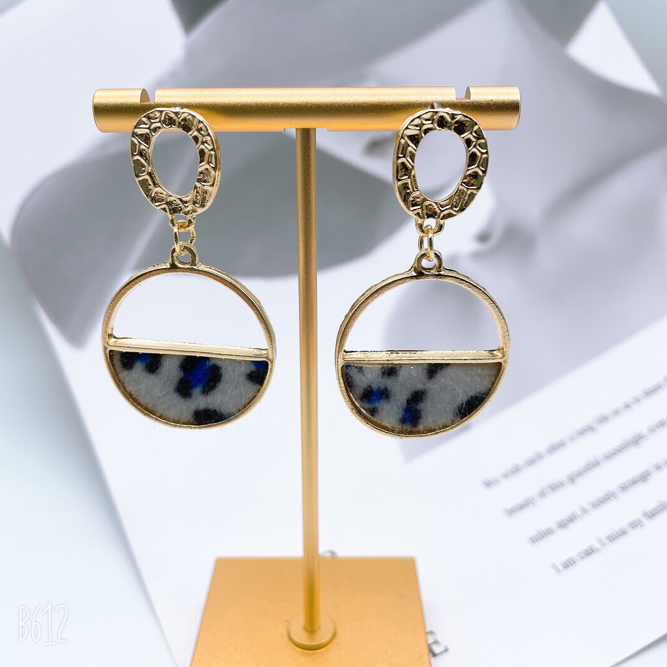 The new earrings from Dongdaemun, South Korea, feature leopard print multi-color earrings that are fashionable and versatile. They are popular and trendy earrings, including women's semi-circular hollowed-out stud earrings Application Scenario