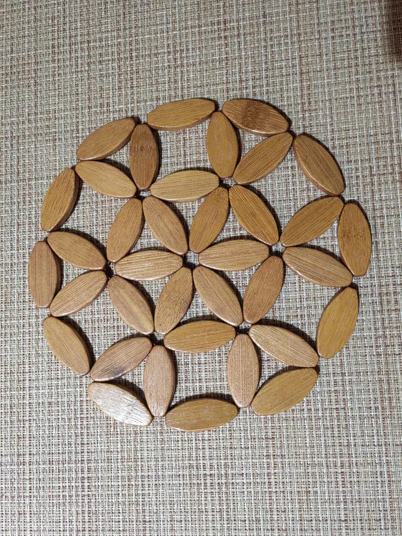 Vegetable MATS, bamboo table MATS, heat-insulating MATS, thickened clay pot MATS, anti-scald table MATS, bamboo table MATS, kitchen plate MATS and bowl MATS Application Scenario