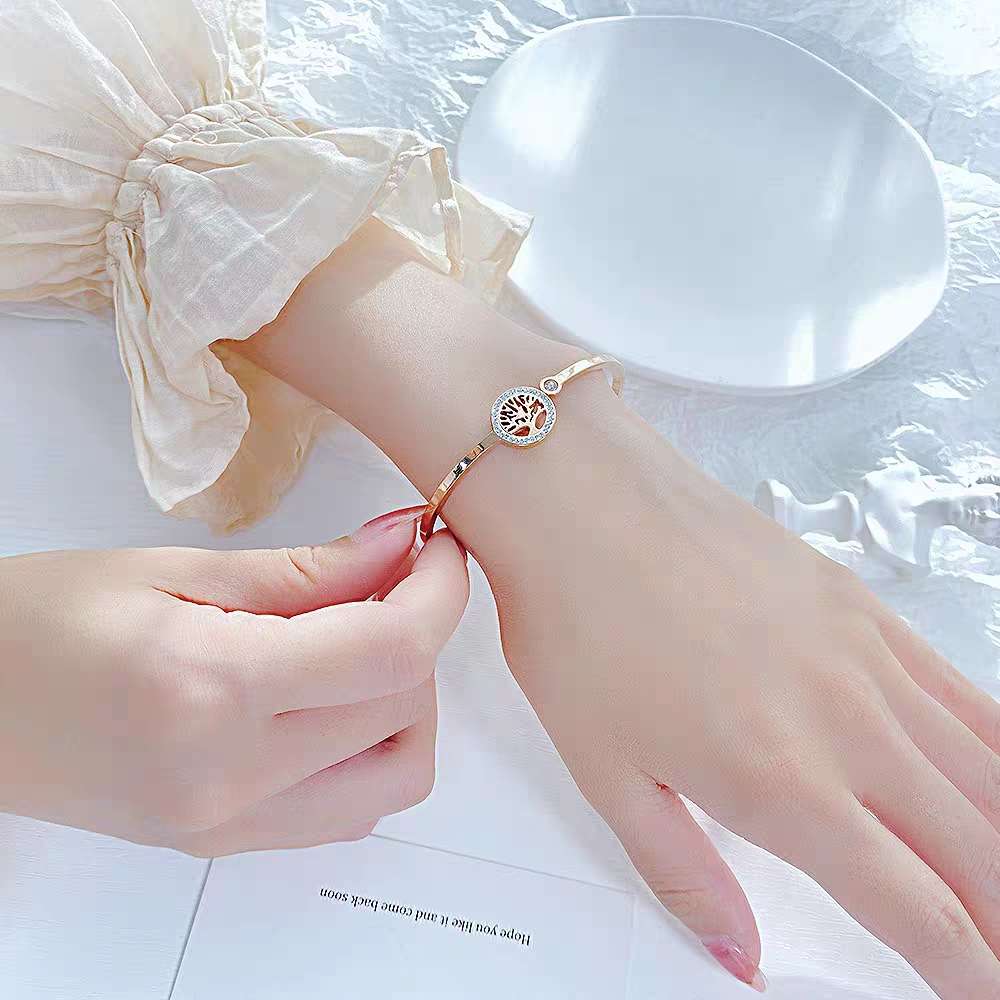 European and American fashion Life Tree stainless steel diamond-encrusted bracelet, Korean style popular and versatile money tree bracelet accessory Application Scenario