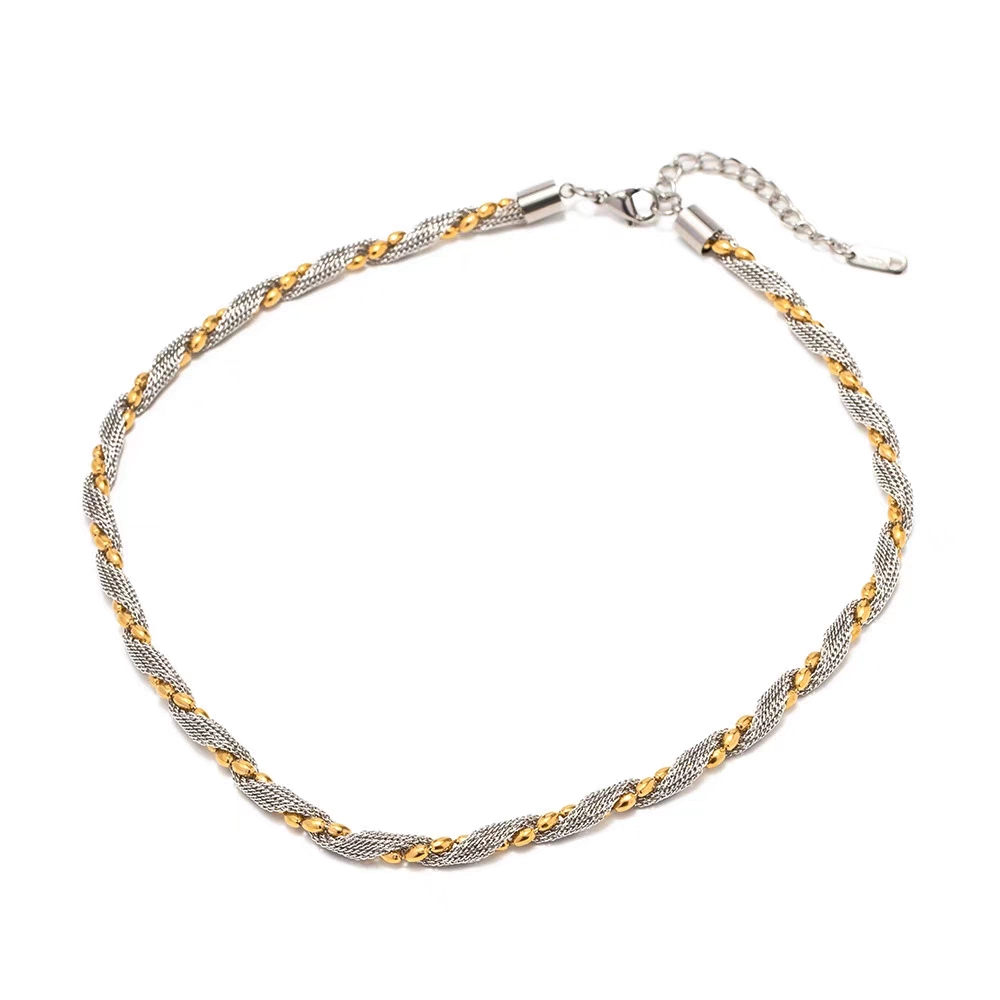 This 18K gold-plated 316 stainless steel two-color necklace with an ins style from Europe and America is a versatile, trendy and non-fading niche accessory Application Scenario