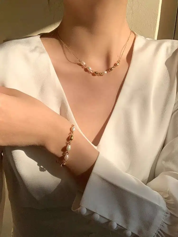 A unique and versatile style gold bean natural pearl 18K gold-plated titanium steel necklace collarbone chain detail image 4
