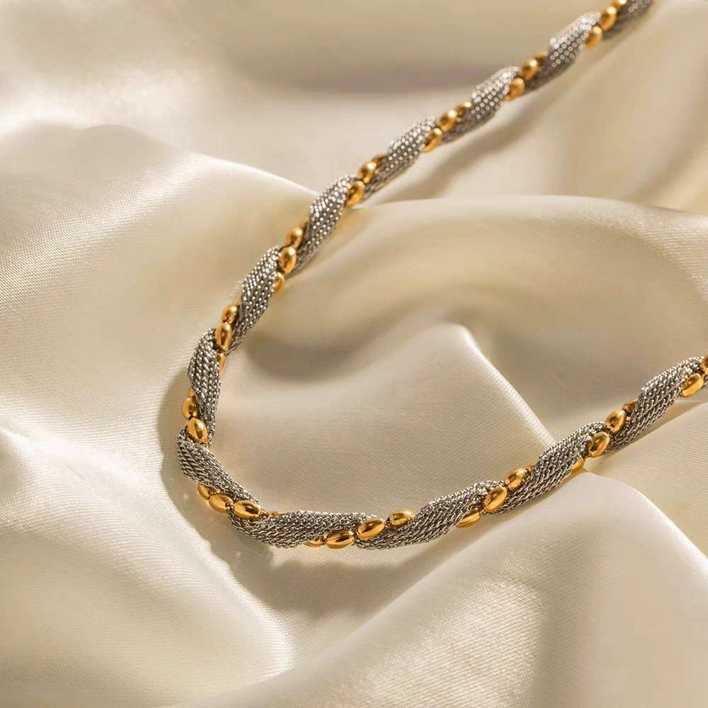 This 18K gold-plated 316 stainless steel two-color necklace with an ins style from Europe and America is a versatile, trendy and non-fading niche accessory Specification image