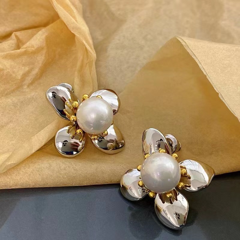 Korean-style fashionable and elegant metal floral color-blocking series, gentle and refined craftsmanship earrings, stud earrings and butterfly accessories details Picture