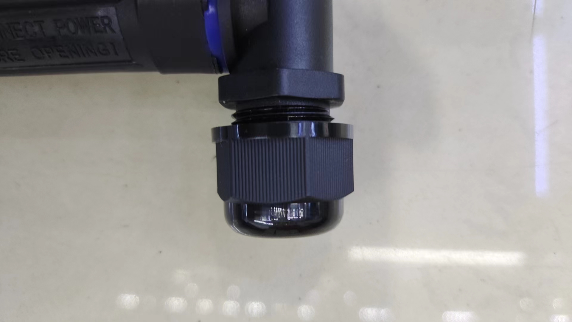 CNP25T outdoor waterproof connector, M25 electrical and electronic straight-through three-core cable connector, T-shaped outdoor lighting fixture Application Scenario