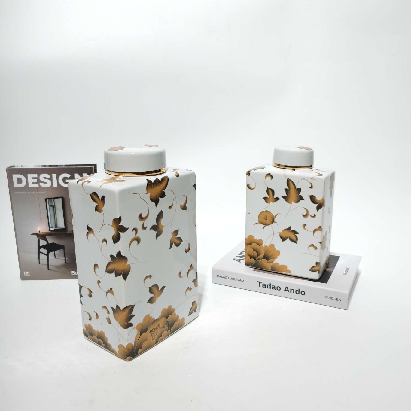 The minimum order quantity for ceramic ornaments is 12 sets, and they are made with real gold enameling technique detail image 3