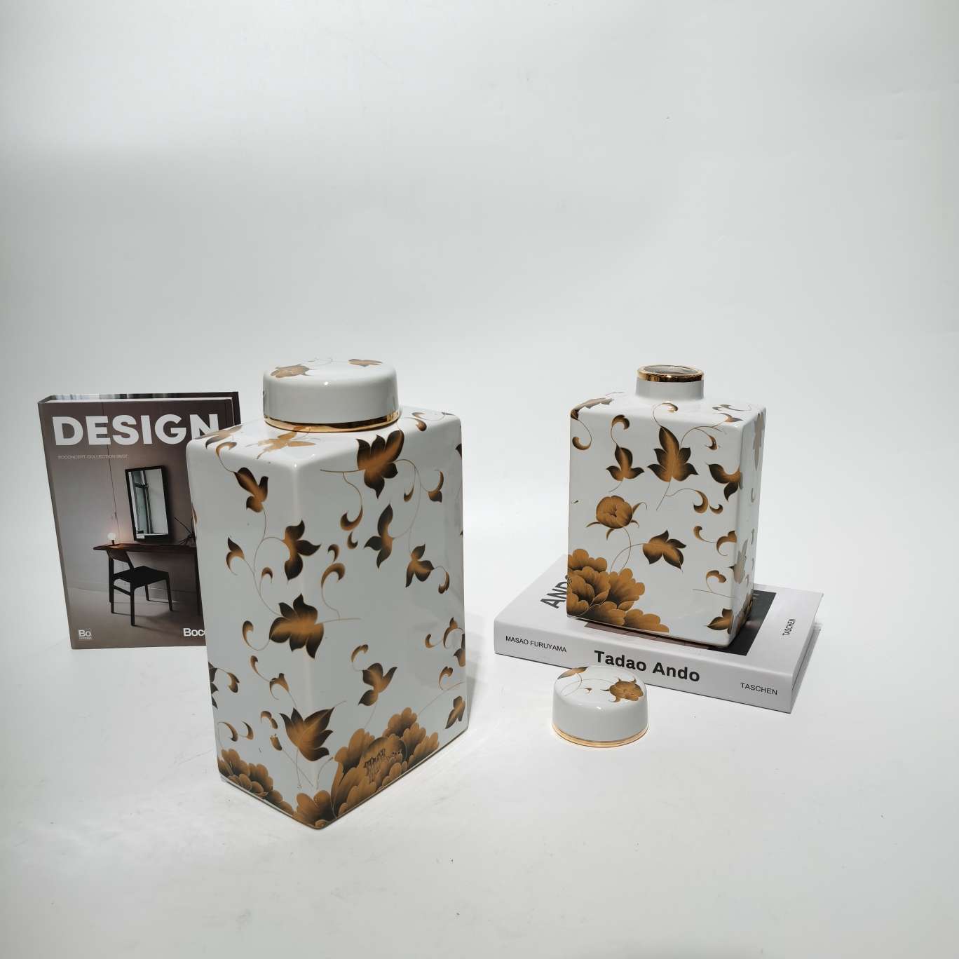 The minimum order quantity for ceramic ornaments is 12 sets, and they are made with real gold enameling technique detail image 4