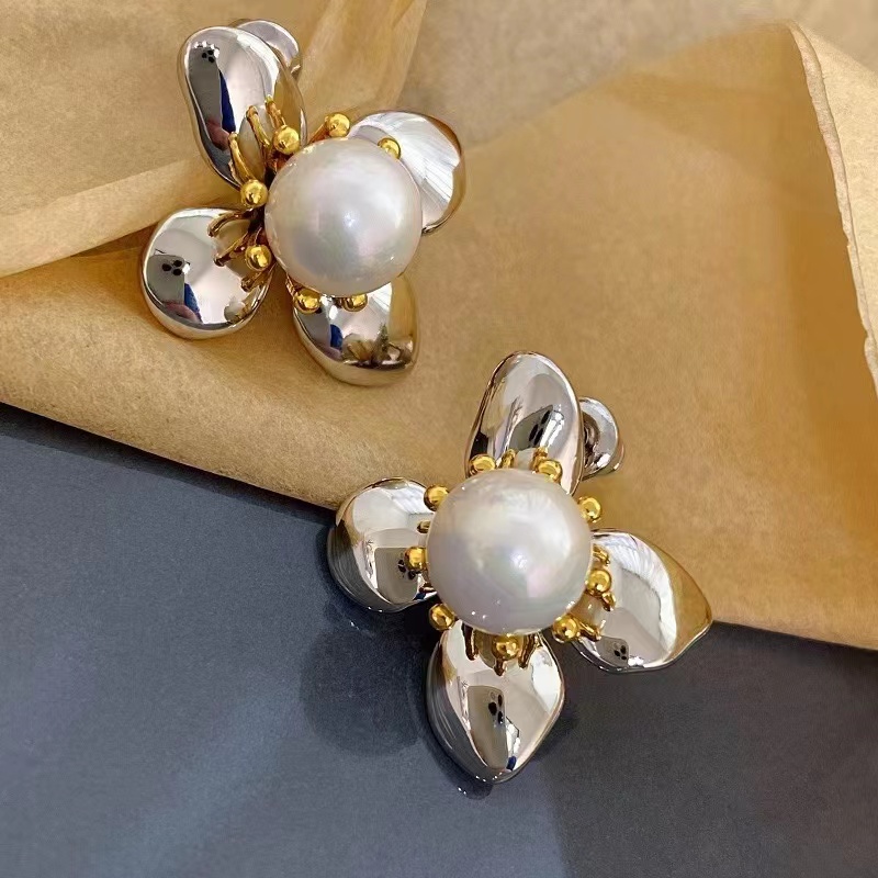 Korean-style fashionable and elegant metal floral color-blocking series, gentle and refined craftsmanship earrings, stud earrings and butterfly accessories Application Scenario