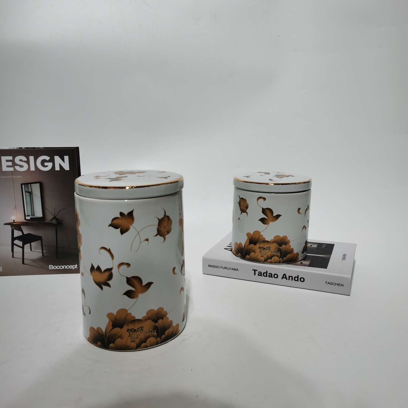 The minimum order quantity for ceramic ornaments is 12 sets, and they are made with real gold enameling technique detail image 5