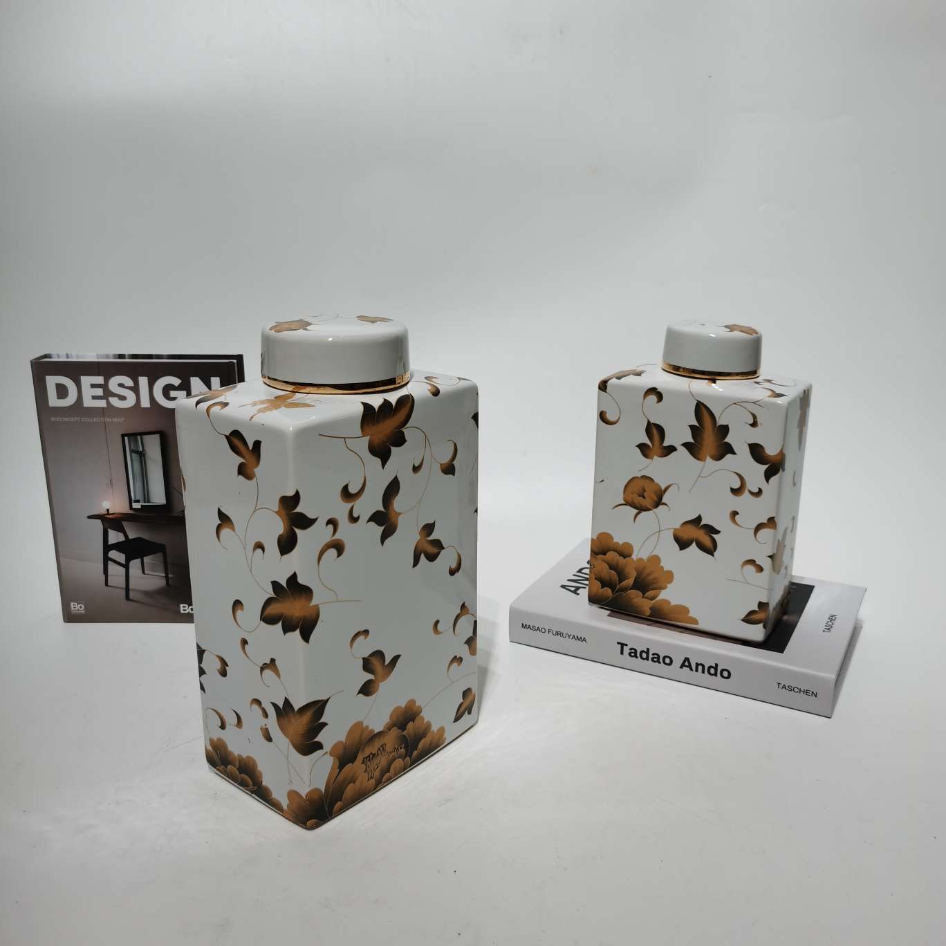 The minimum order quantity for ceramic ornaments is 12 sets, and they are made with real gold enameling technique detail image 2