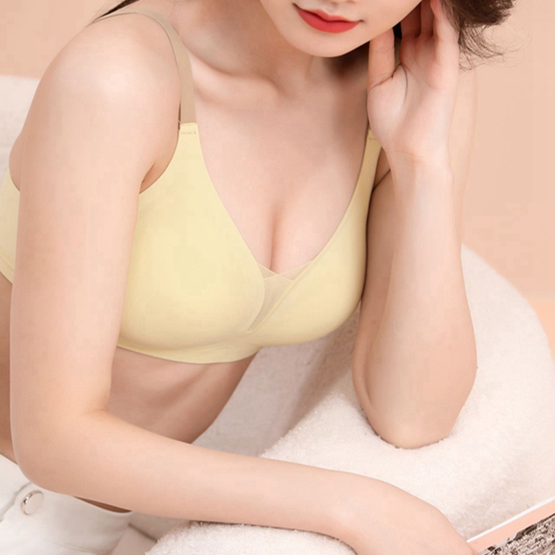 Dreamy red and pink lingerie, a slim and light sporty bra that gathers the small breasts, is breathable, comfortable and seamless details Picture
