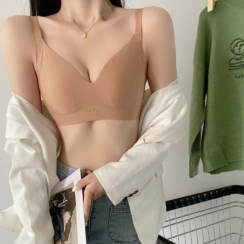 Dreamy pink crystal cup, ultra-thin cup, seamless underwear, no steel ring, large chest, little rabbit ears, retractable breasts bra Application Scenario