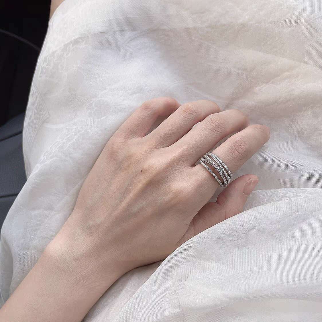 Xin 'ai Lian -154 A niche design ring with a silver irregular zircon copper-plated opening that can be adjusted detail image 6