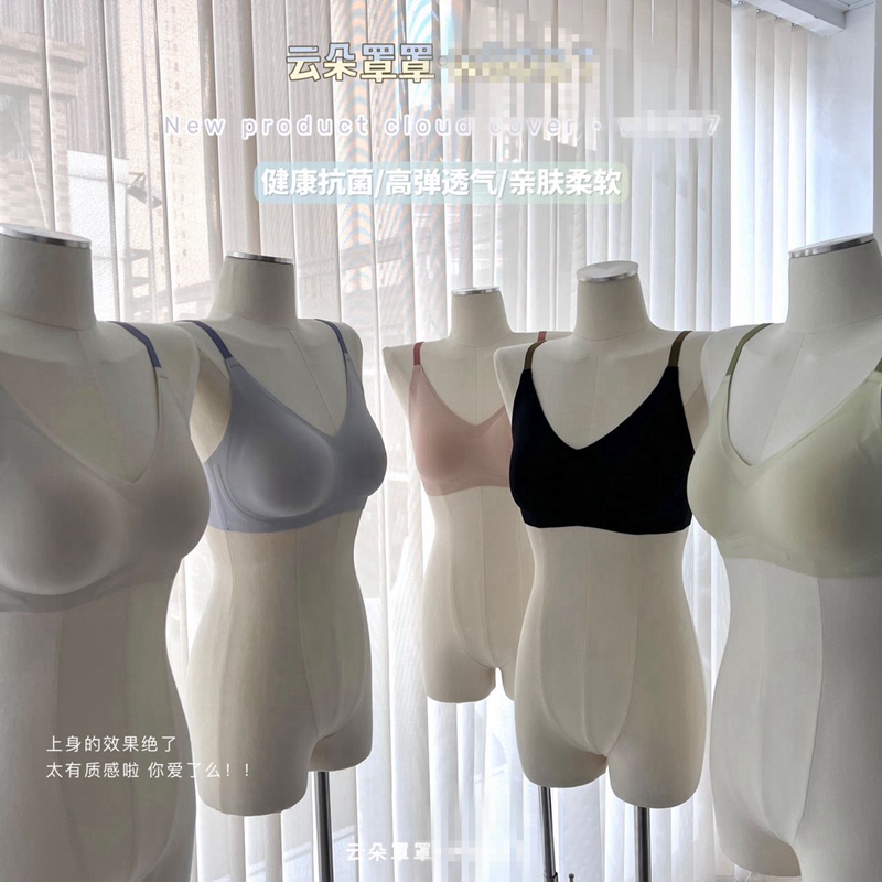 Dreamy red and pink sports bras gather together with contrasting color shoulder straps for a lightweight summer bra details Picture