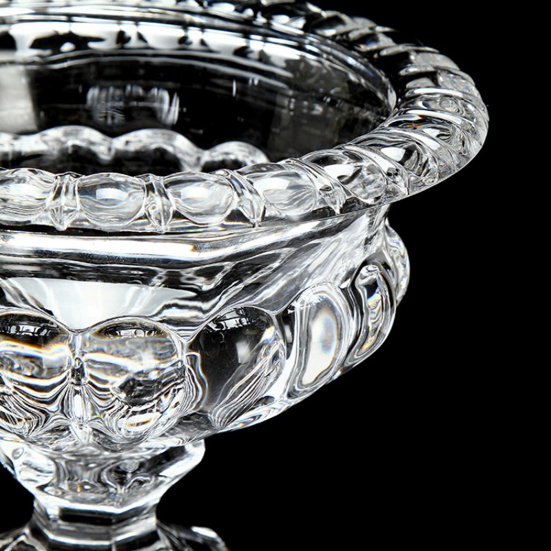 Yuxing Glass vintage high-legged vase, fruit box table storage, European-style light luxury Bud Series wedding table vase factory direct sales Application Scenario