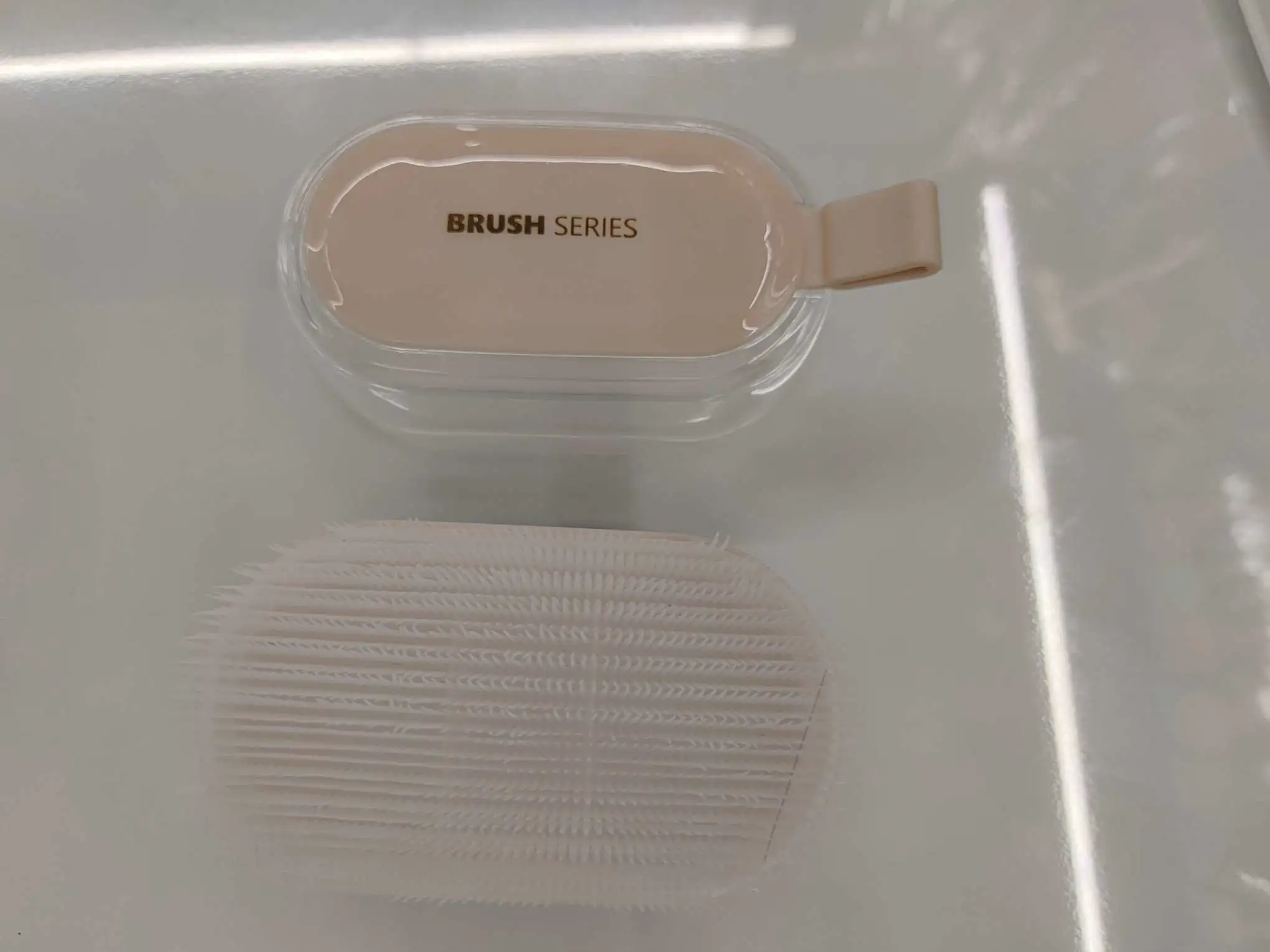 Item No. : 410 Double-sided laundry brush, Material: PP+PE+TPR+COP, Product Size: 11×6×6, each product weighs approximately 97 grams detail image 4