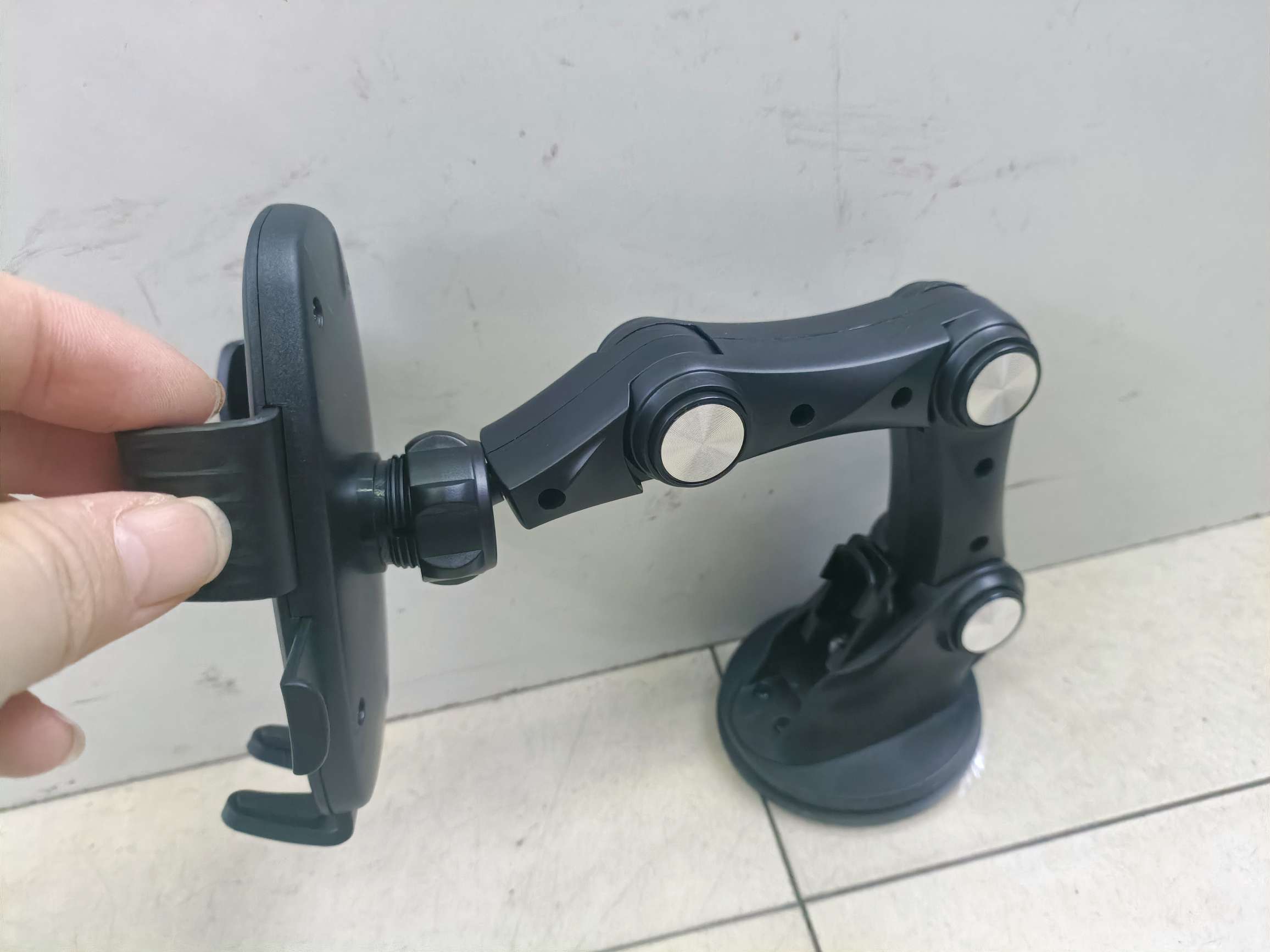 吸盘手机支架/车载手机支架/按压式弯折白底实物图