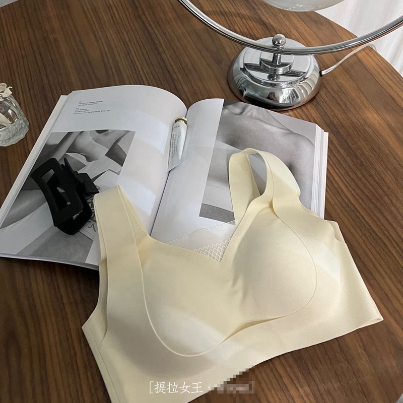Dreamy red and pink anti-sagging, breast retraction, and sexy bra without underwire Item Picture