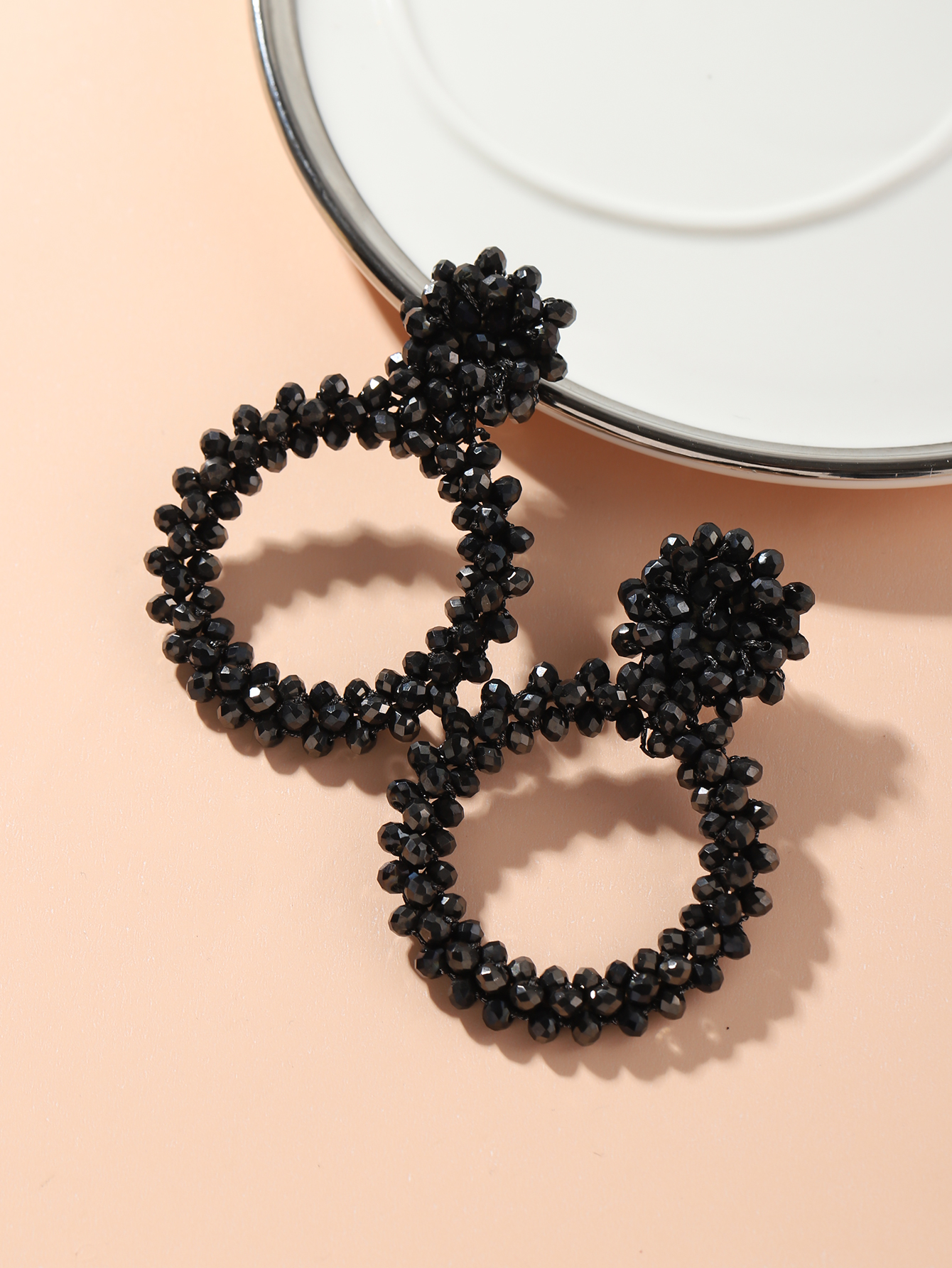 Direct sales of popular European and American pure hand-woven rice bead round earrings, simple and fashionable large earrings, black details Picture