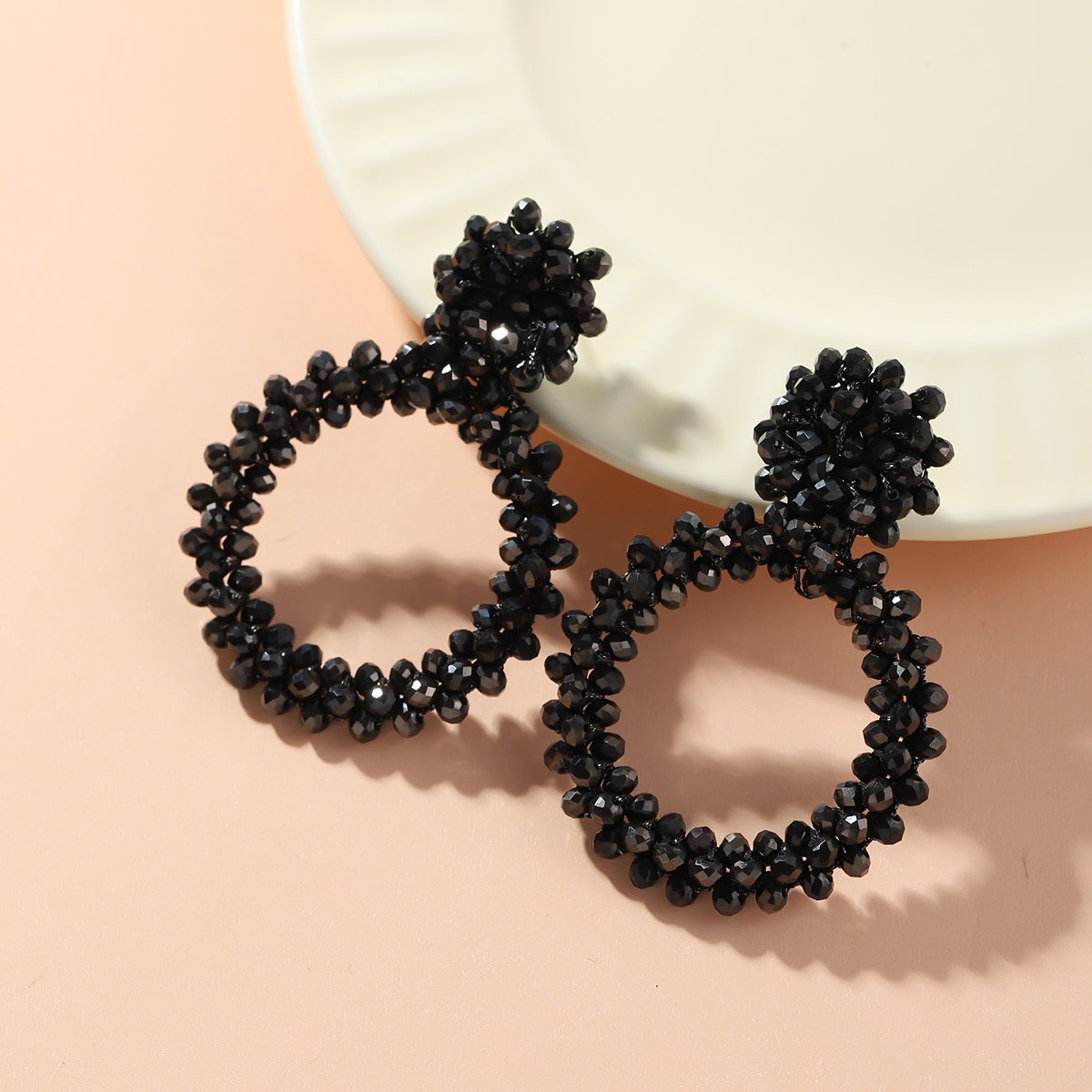 Direct sales of popular European and American pure hand-woven rice bead round earrings, simple and fashionable large earrings, black