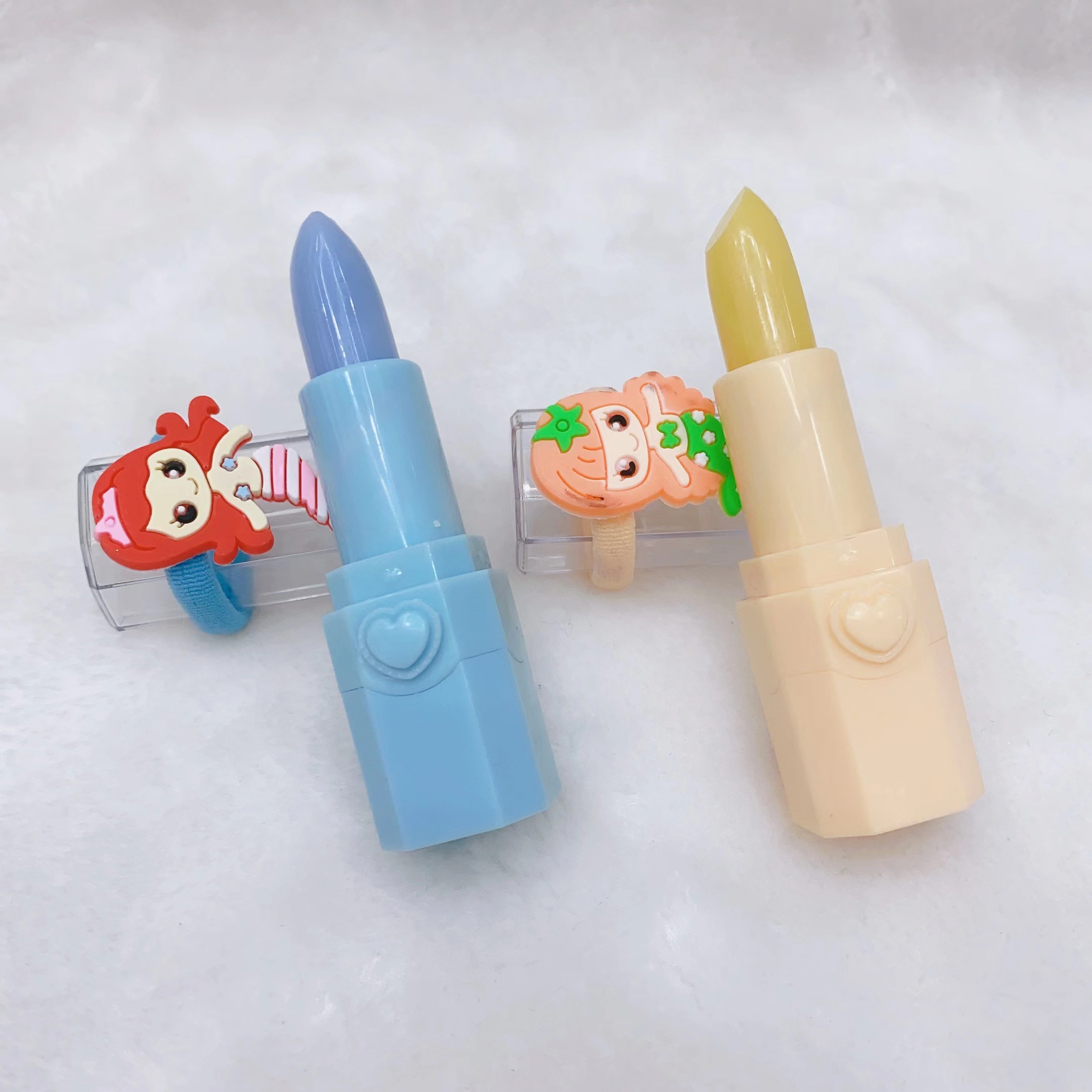 变色唇膏/滋润保湿/美人鱼戒指/小皮筋可两用/经典款式/时尚设计/女性必备/自然色彩/小巧精致/高性价比白底实物图