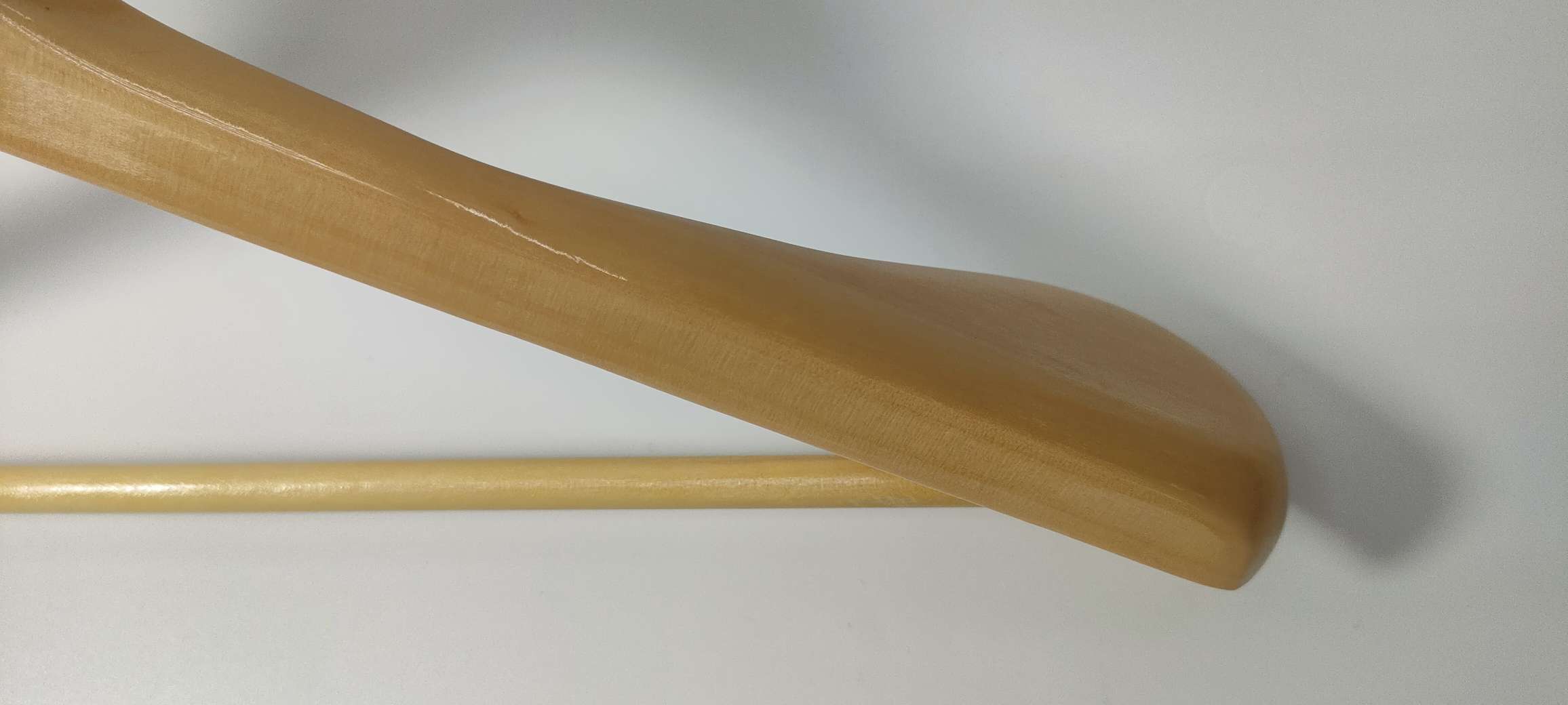 Direct sales of solid wood clothes hangers for clothing stores, first-class solid wood clothes racks, logo customization, anti-slip wooden clothes hangers Application Scenario