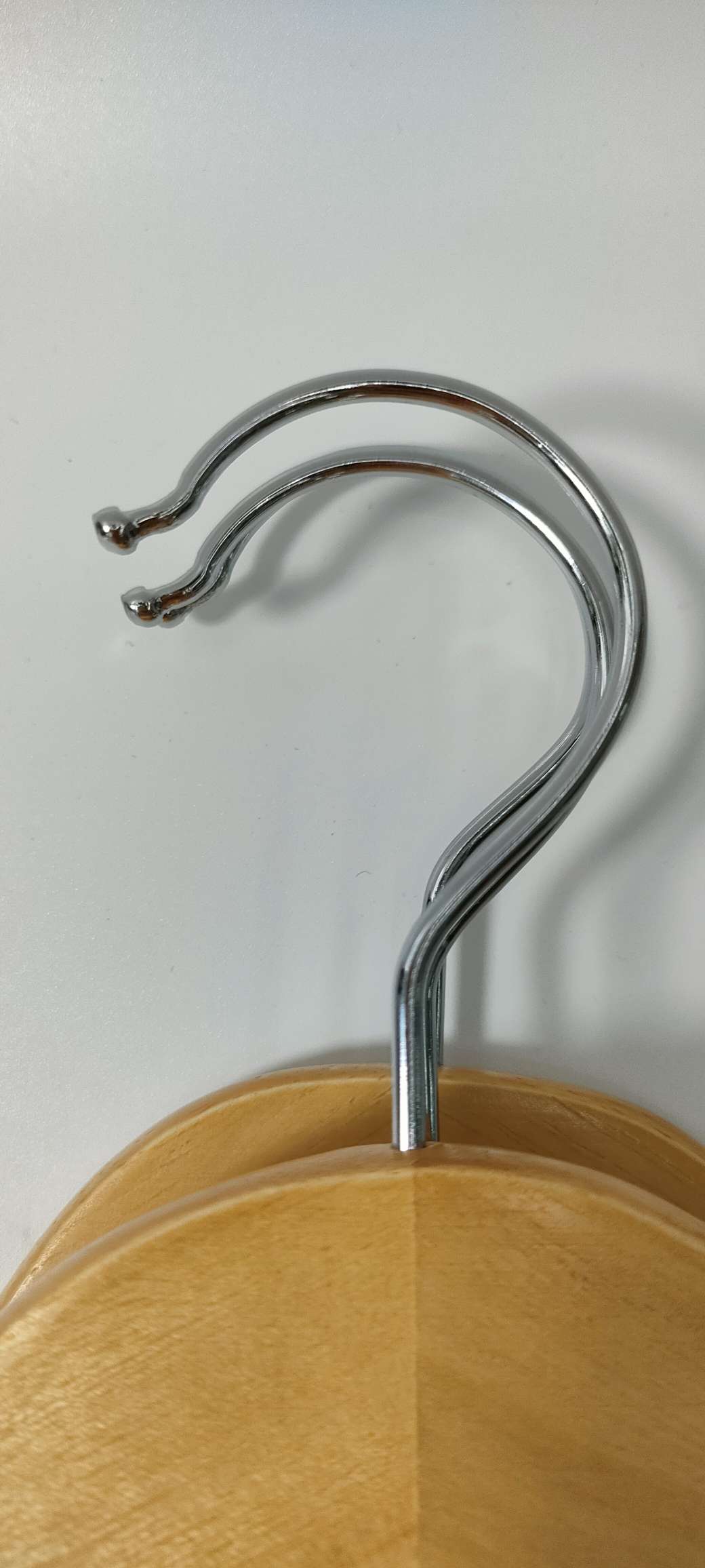 【 Three-piece Set 】 Solid wood coat hanger, suit shirt, first-class coat hanger, trouser clips, bathrobe coat hanger details Picture