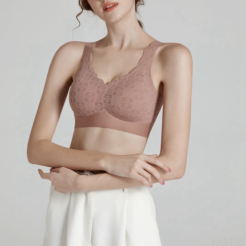 Dreamy red and pink seamless one-piece non-detachable fixed cup lingerie women's small chest gathering vest 3D soft support bra thin style